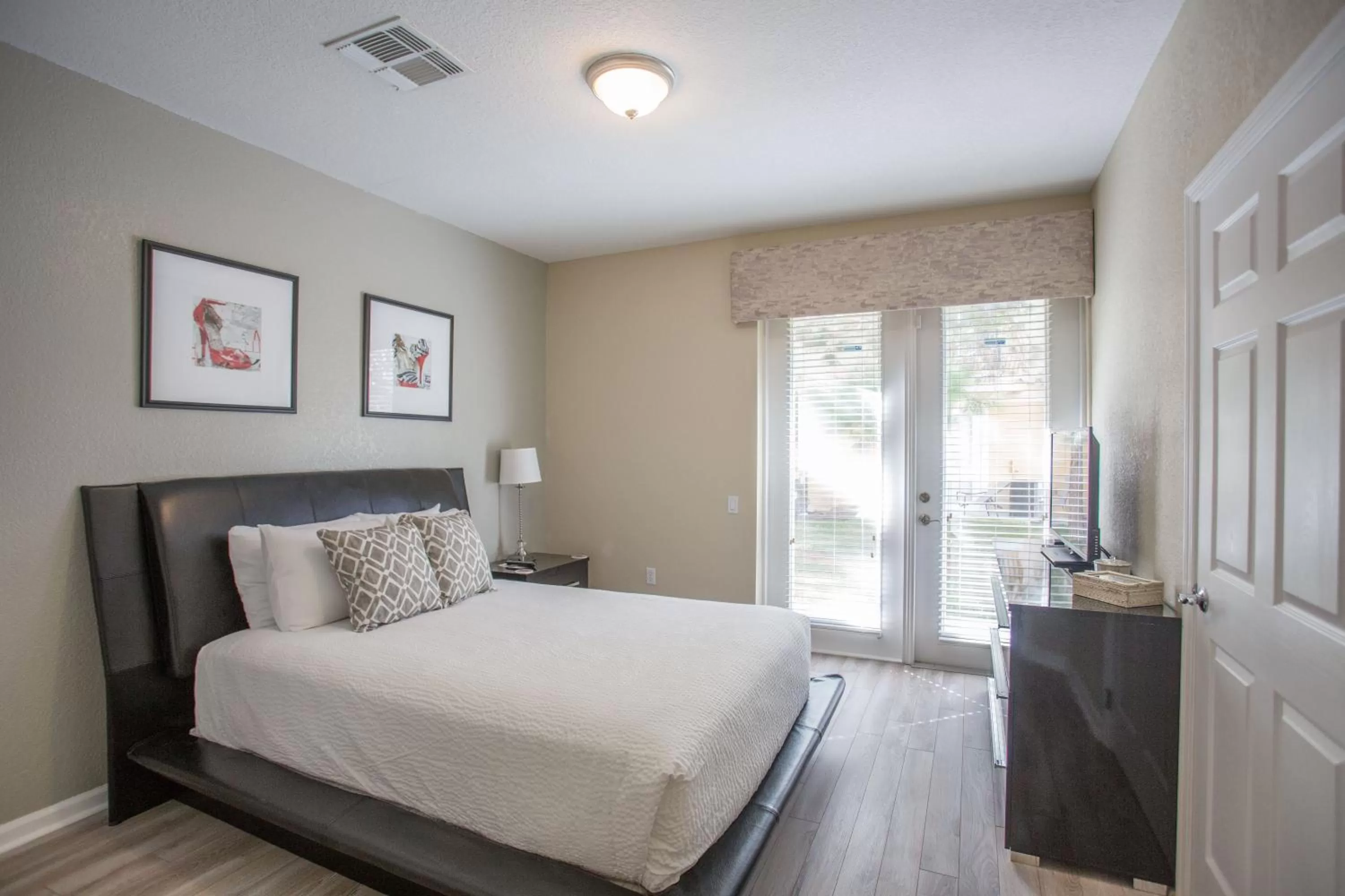 Day, Bed in Orlando Escape