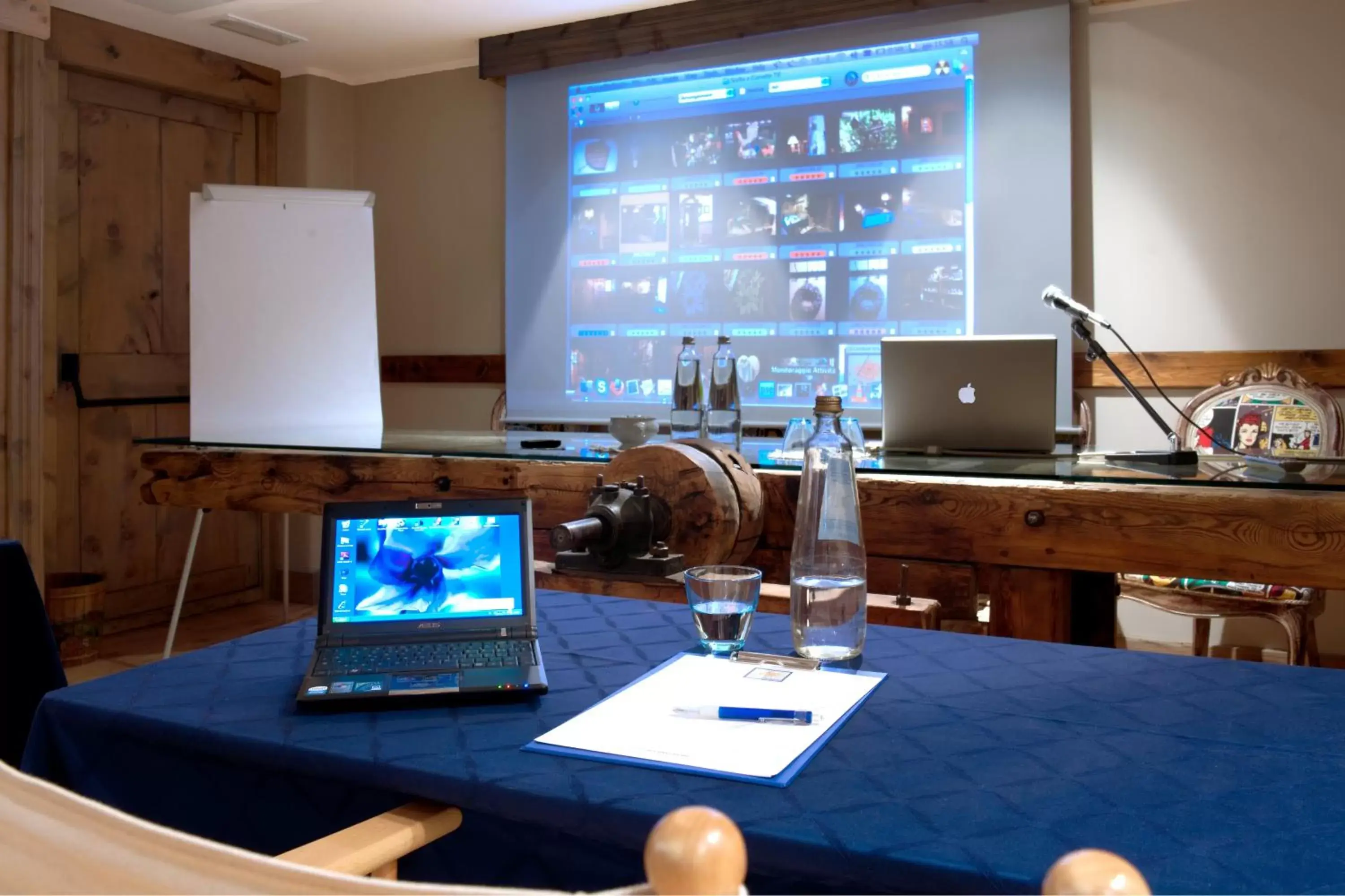 Meeting/conference room, TV/Entertainment Center in Hotel Chalet La Meridiana