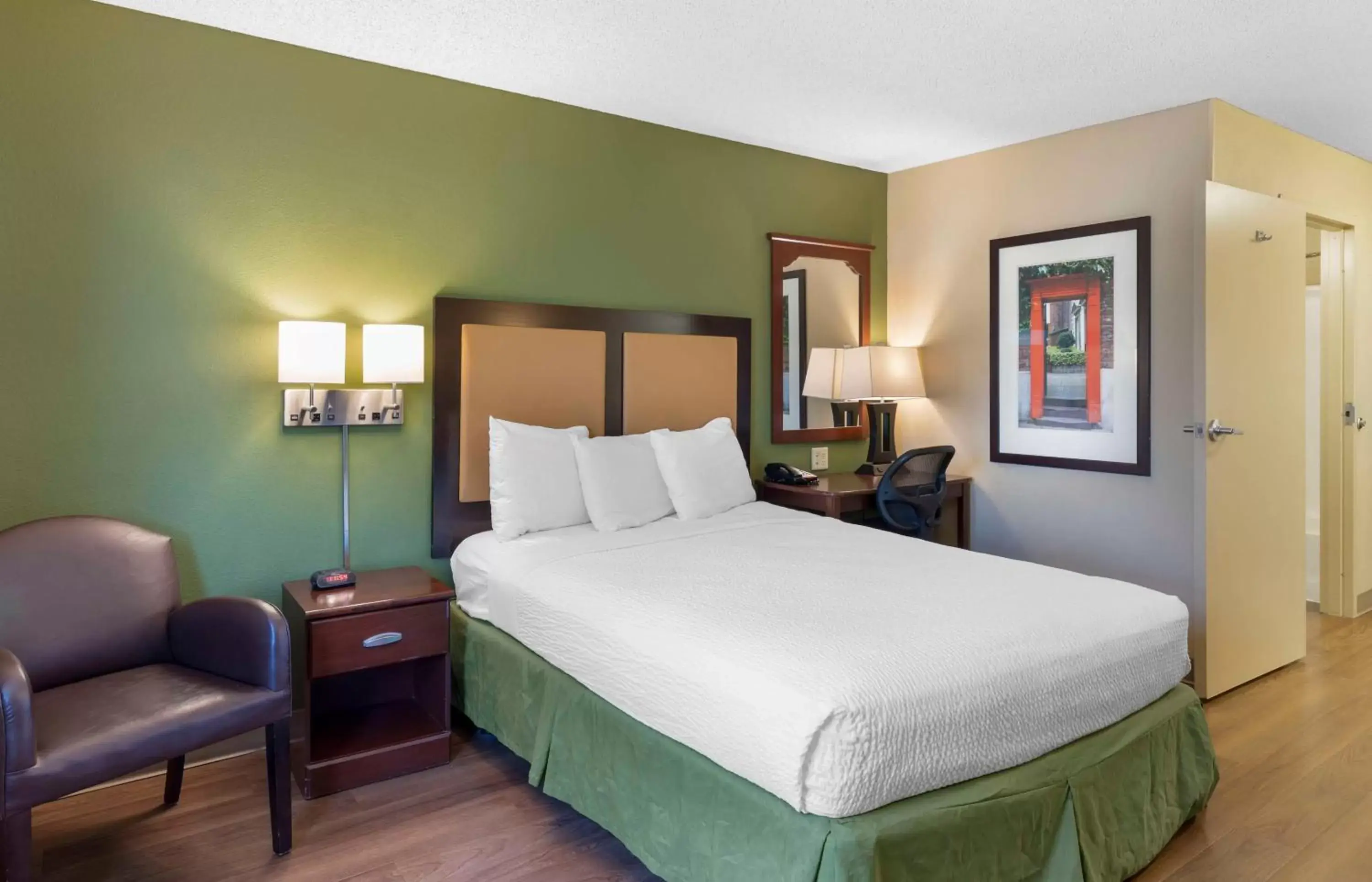 Bedroom, Bed in Extended Stay America Suites - Orange County - Yorba Linda