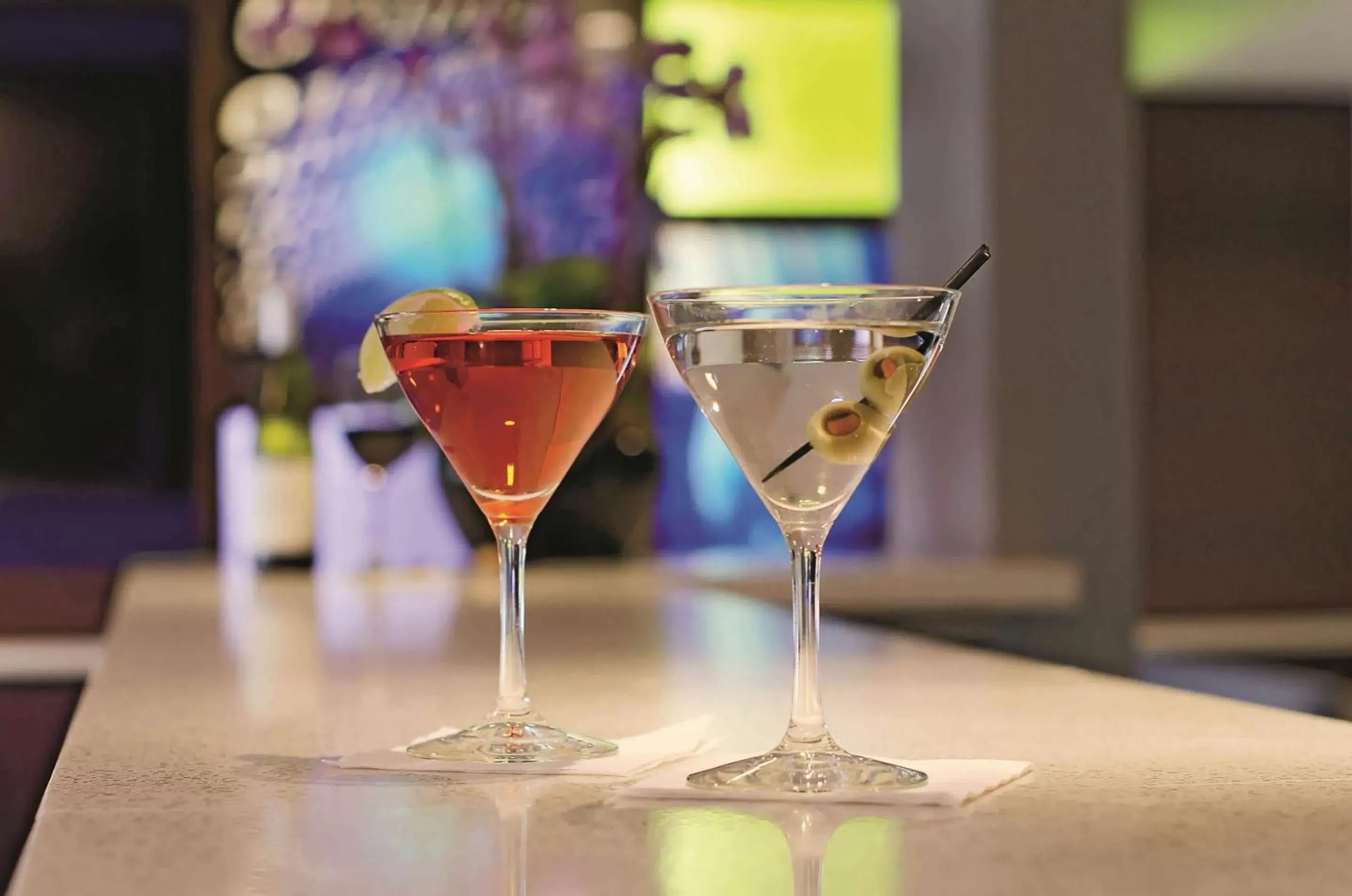 Lounge or bar, Drinks in La Quinta by Wyndham San Jose Airport