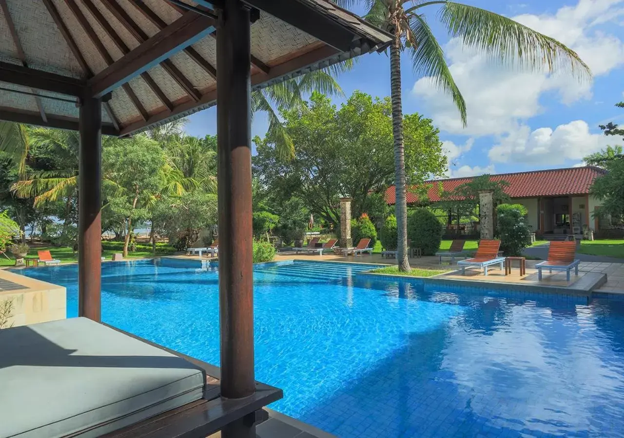 Swimming pool in The Jayakarta Suites Komodo Flores