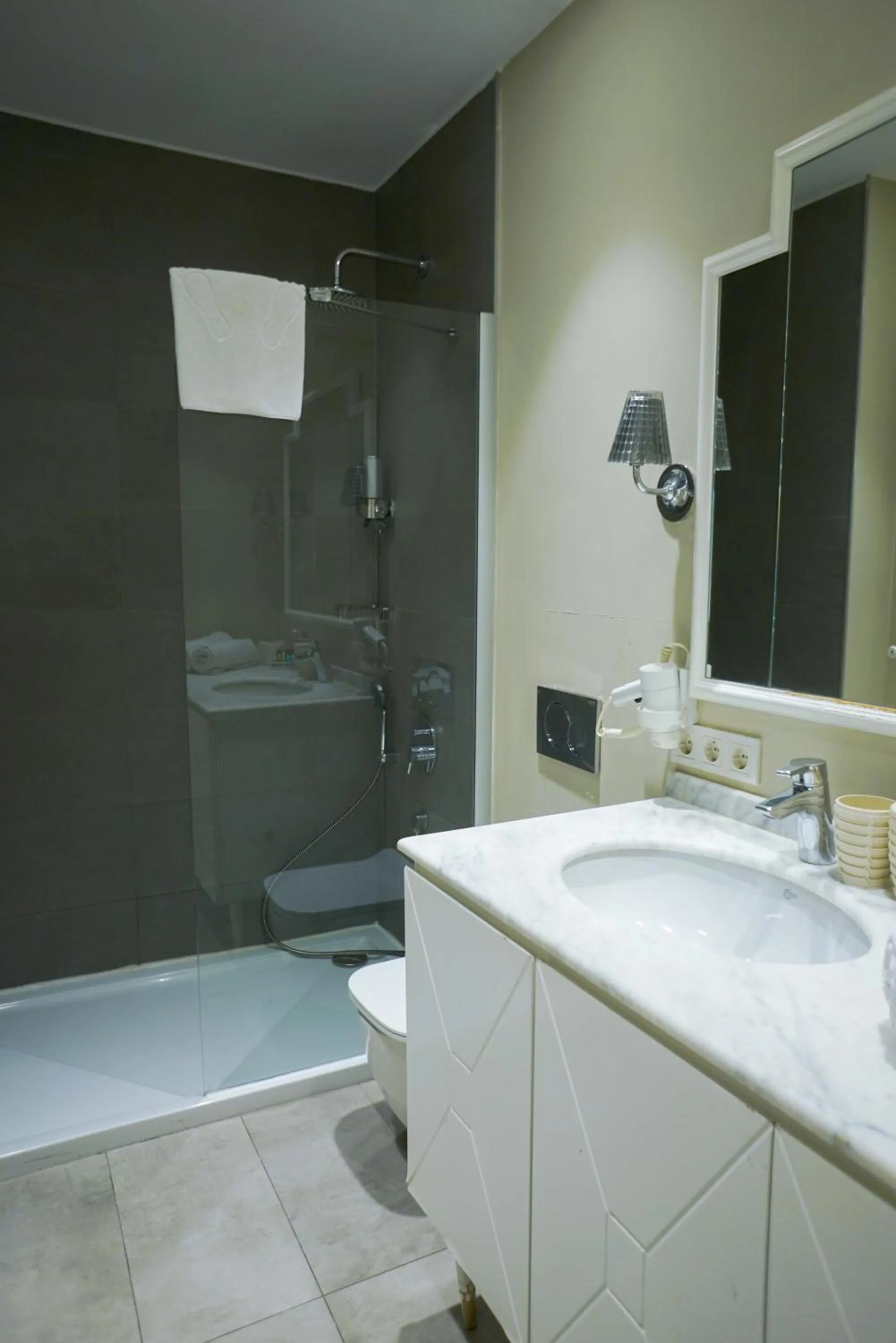 Shower in Triada Hotel Taksim - Special Category