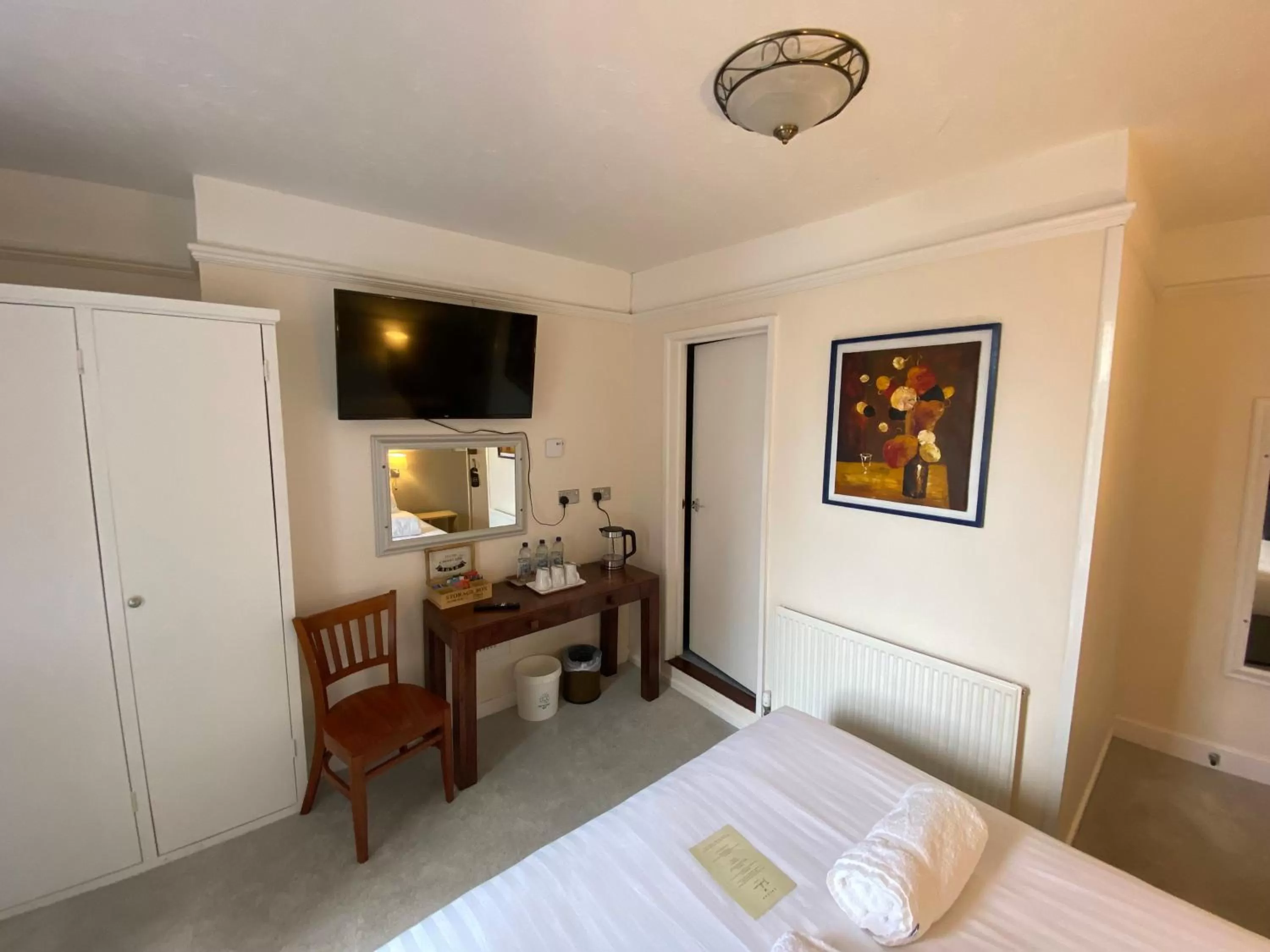 TV and multimedia, Bed in Alexandra Hotel