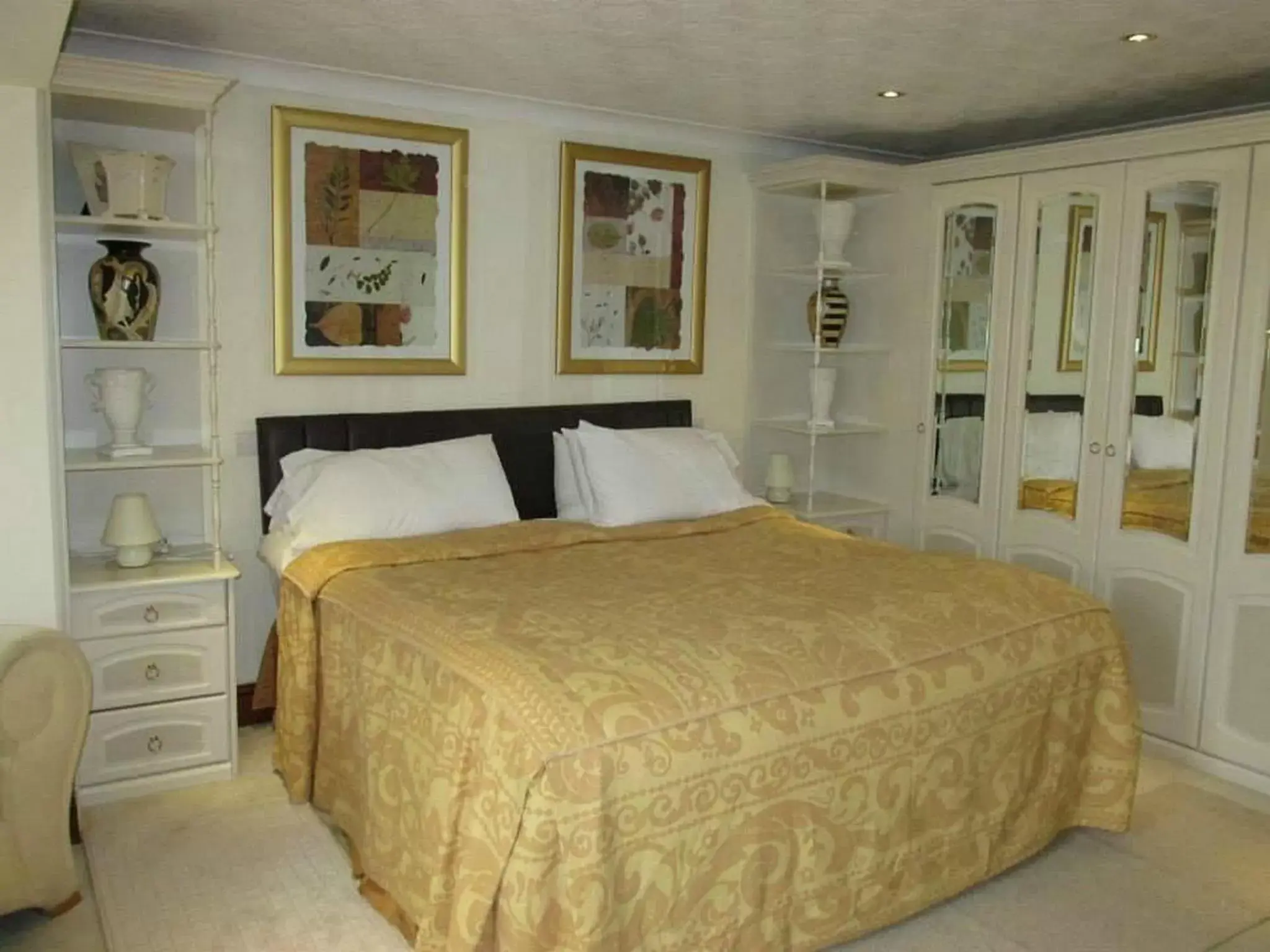 Superior Triple Room in Red Lion Coaching Inn