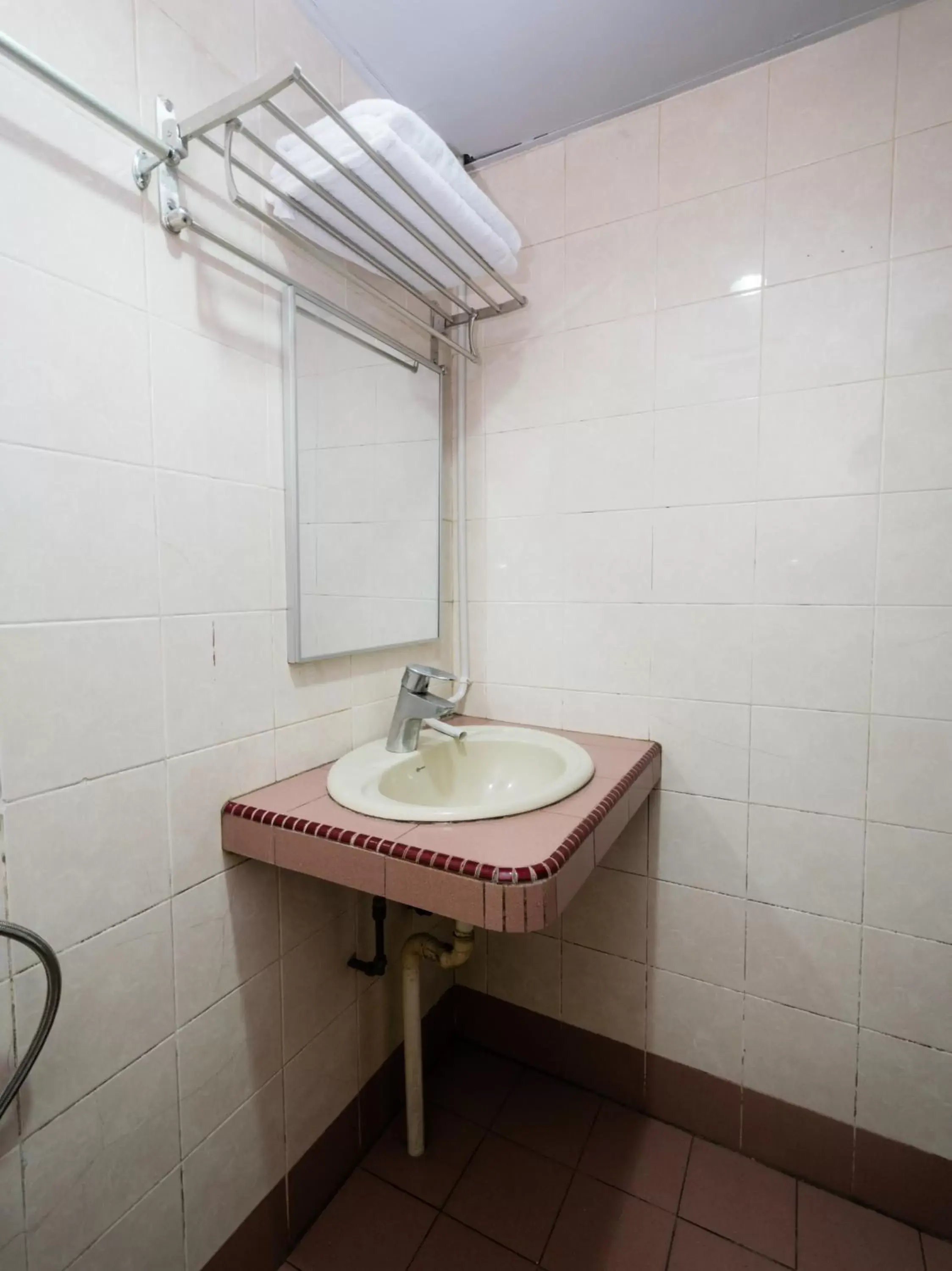 Bathroom in OYO 89578 Dung Fang Hotel No.1 Sibu
