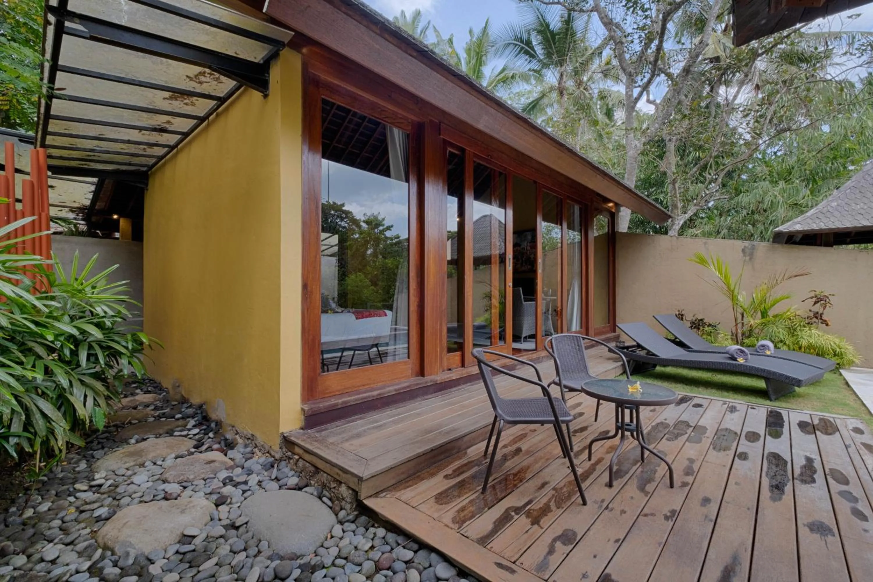 Patio in Samkhya Villas - Free 1x Floating Breakfast or Minibar