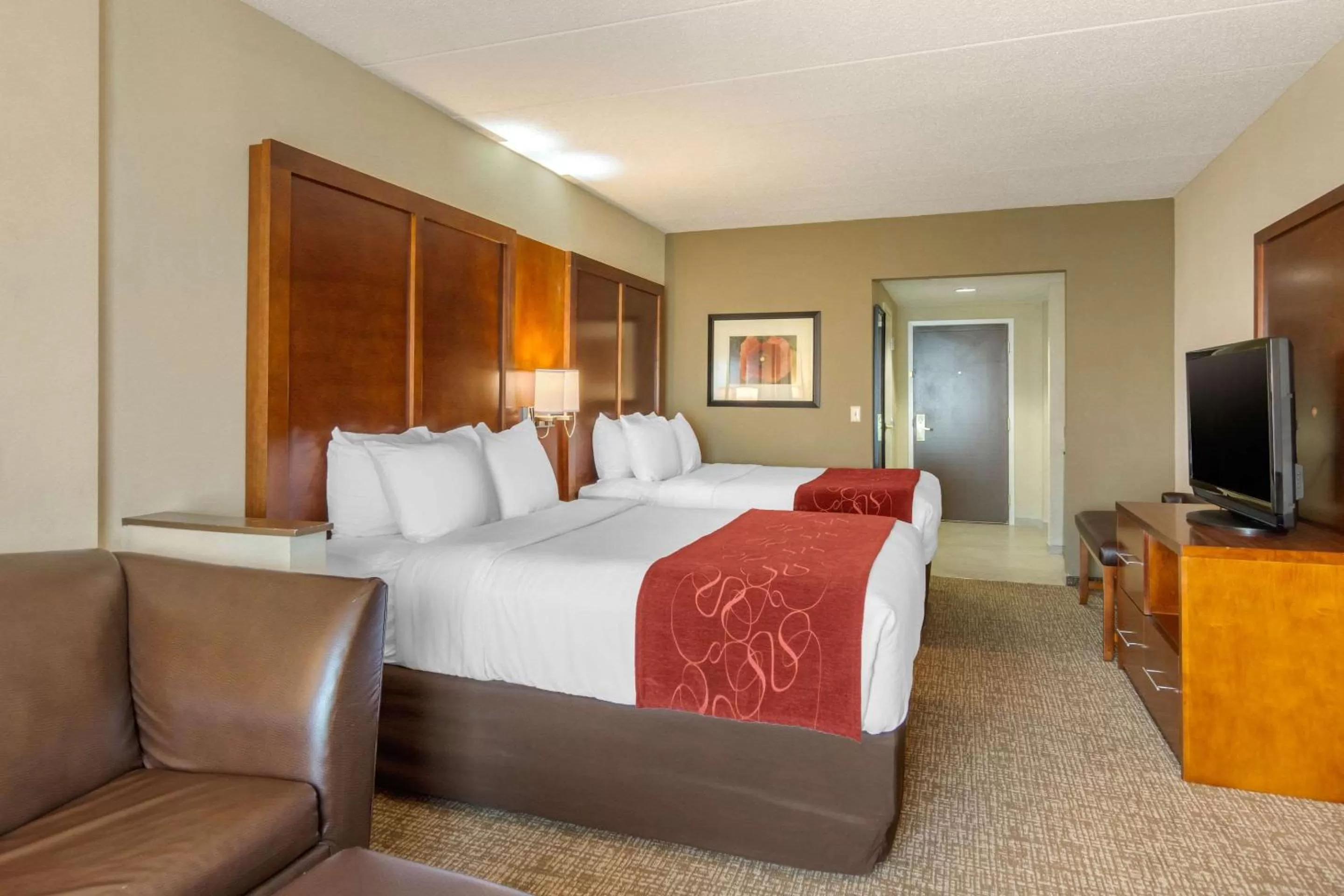 Photo of the whole room, Bed in Comfort Suites Southpark
