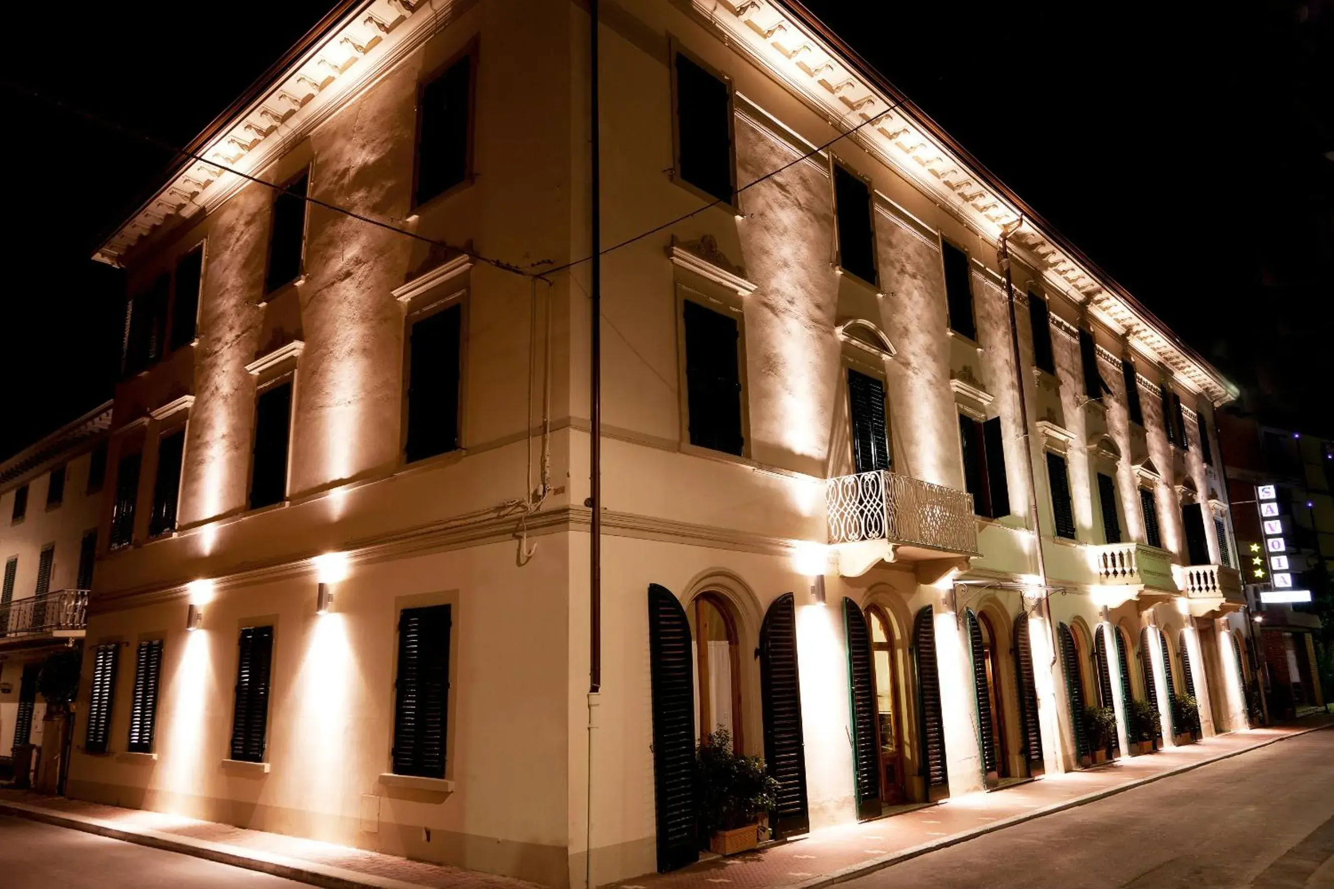 Facade/entrance, Property Building in Hotel Savoia & Campana