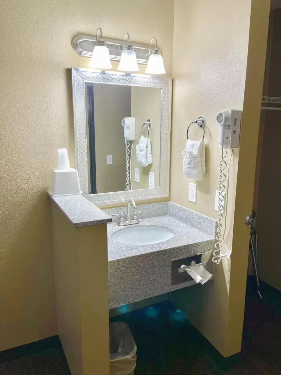 Bathroom in Super 8 by Wyndham Casa Grande