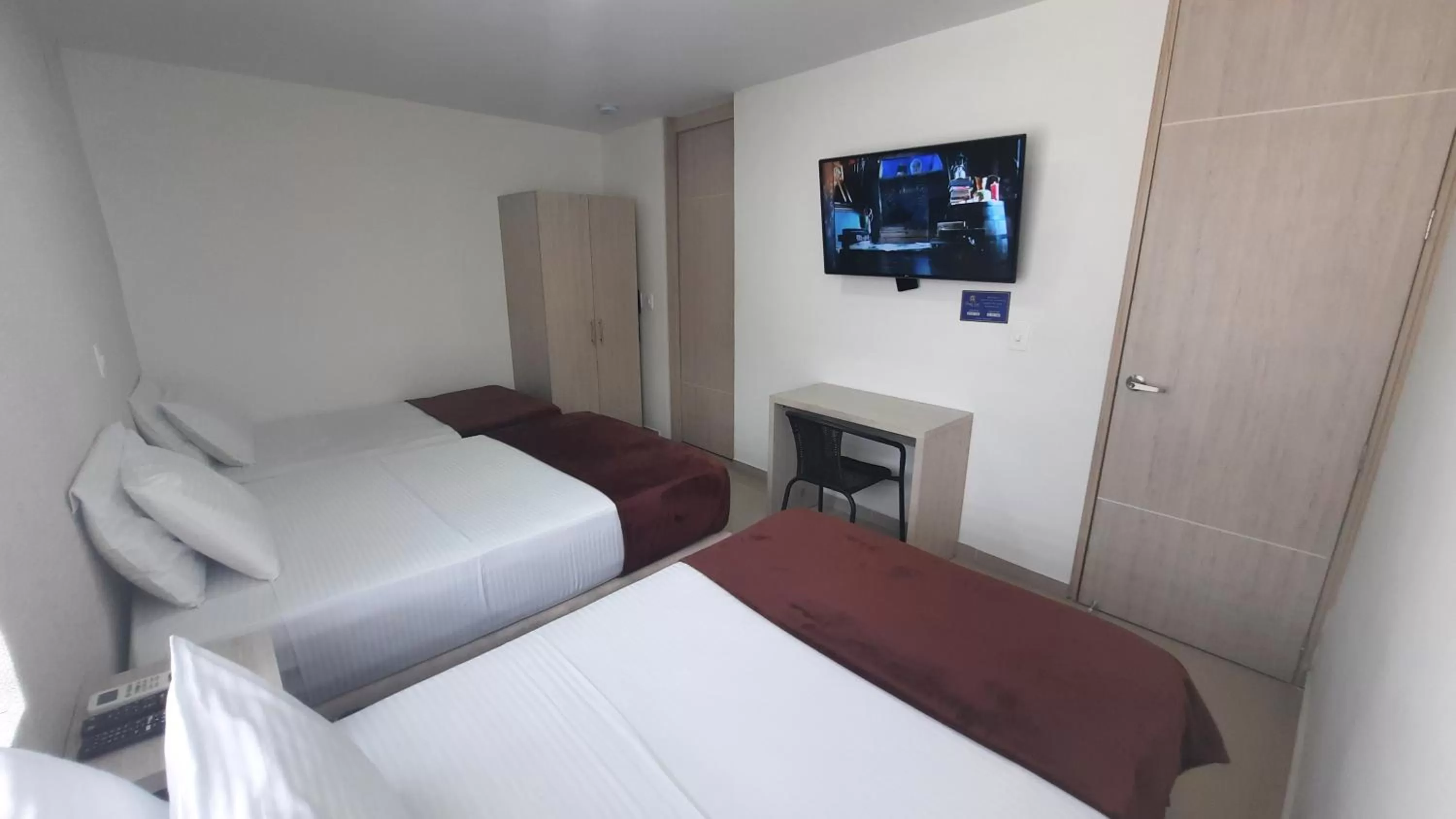 TV and multimedia, Bed in Bayit Tov Circunvalar Hotel