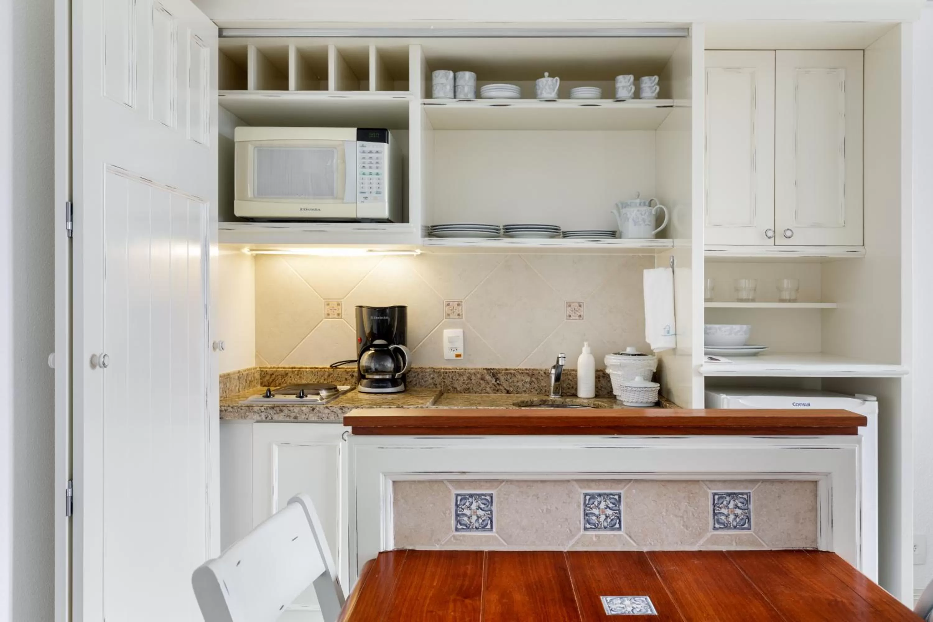 Coffee/tea facilities, Kitchen/Kitchenette in IL Campanário Villaggio Resort Suites - Jurerê Internacional