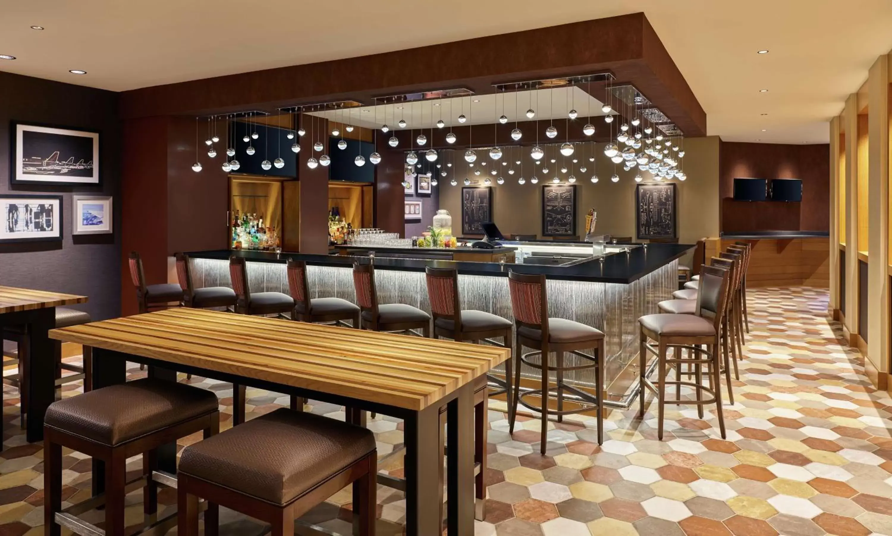 Lounge or bar, Lounge/Bar in DoubleTree by Hilton Houston Intercontinental Airport