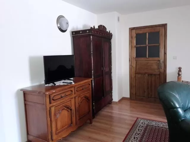 Gościniec Dworski w Ropie - Pokoje gościnne