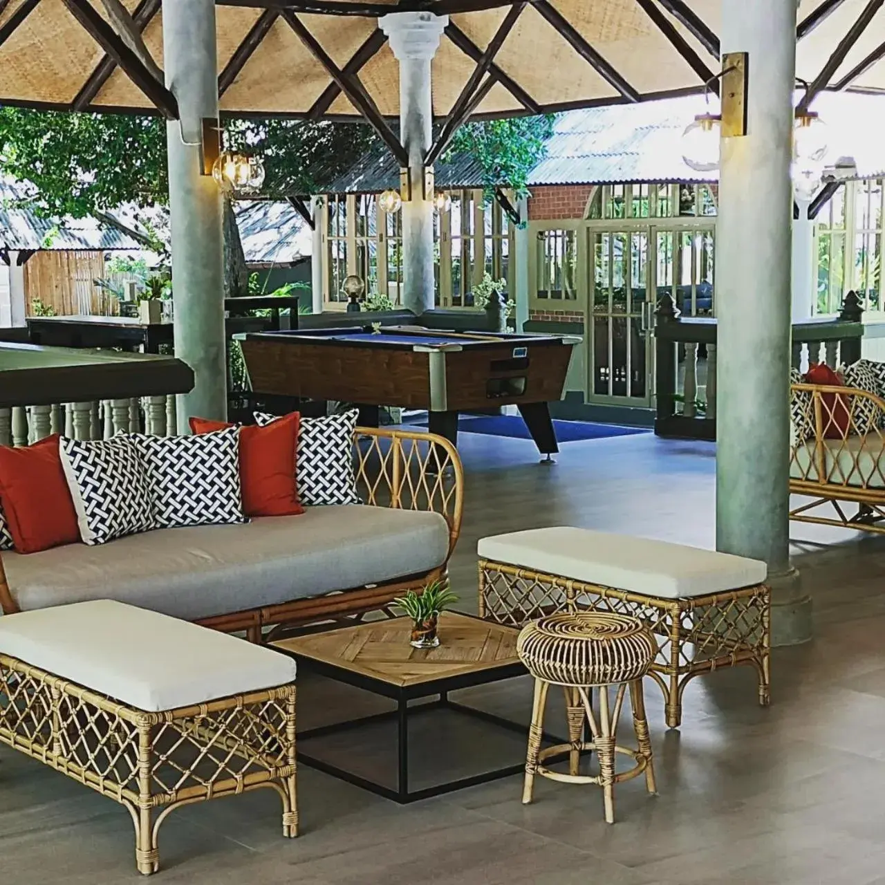 Lobby or reception, Lounge/Bar in Let's Hyde Pattaya Resort & Villas - Pool Cabanas