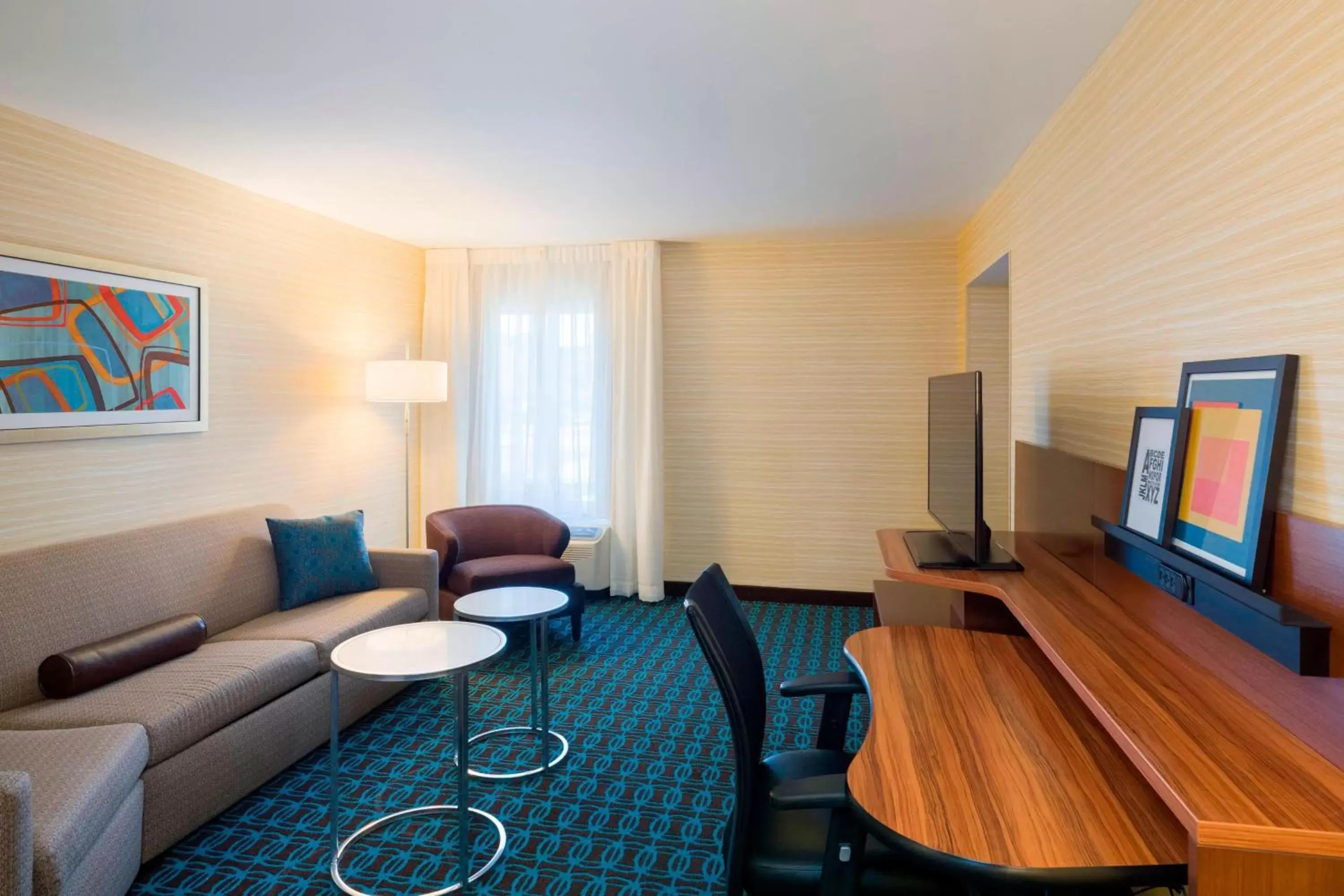 Bedroom, Seating Area in Fairfield Inn & Suites by Marriott Paramus