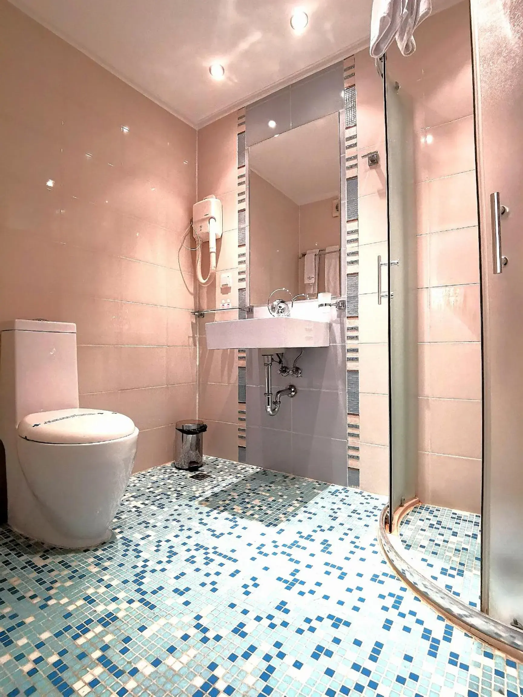Bathroom in Elate Plaza Hotel