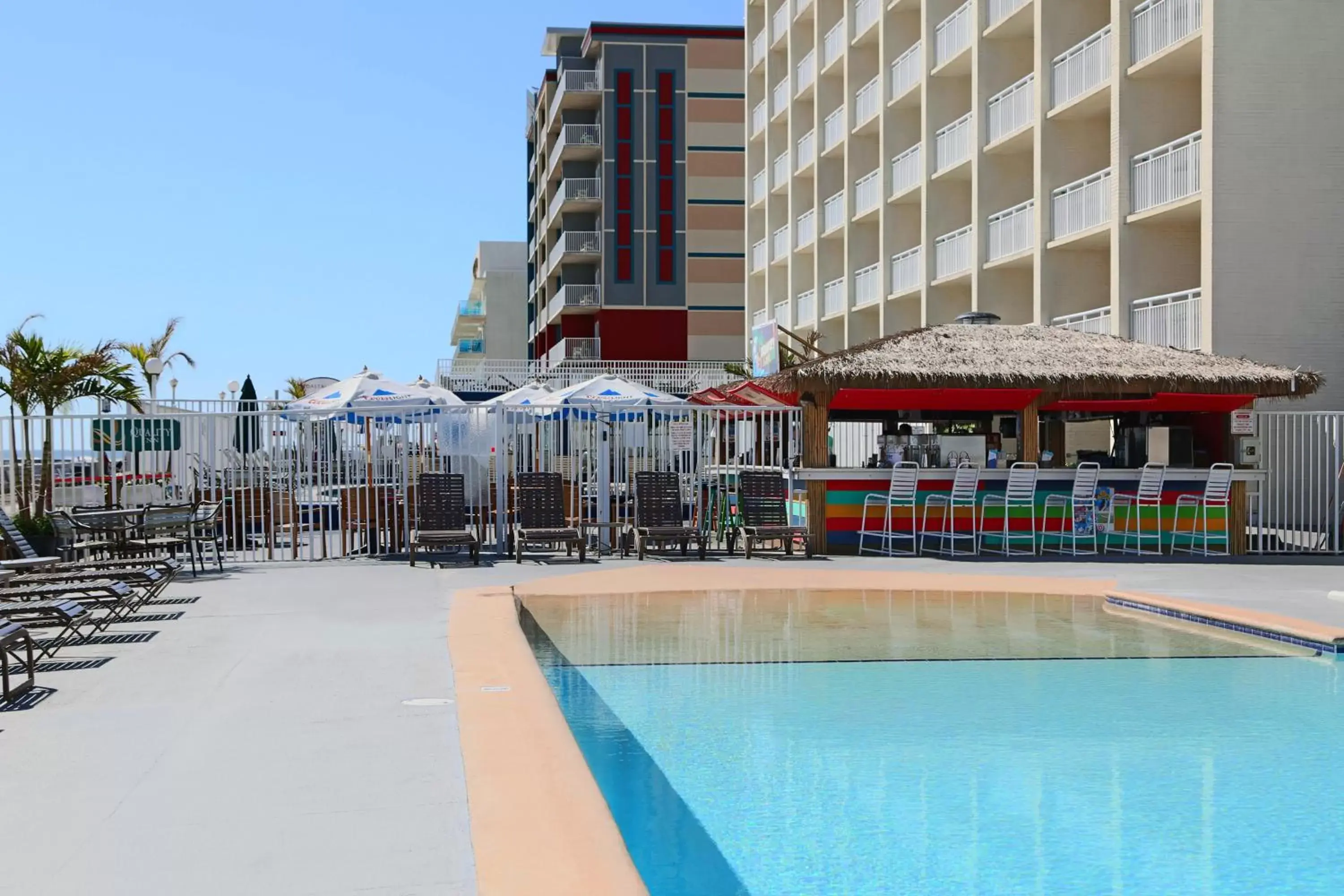 Lounge or bar, Swimming Pool in Quality Inn Boardwalk