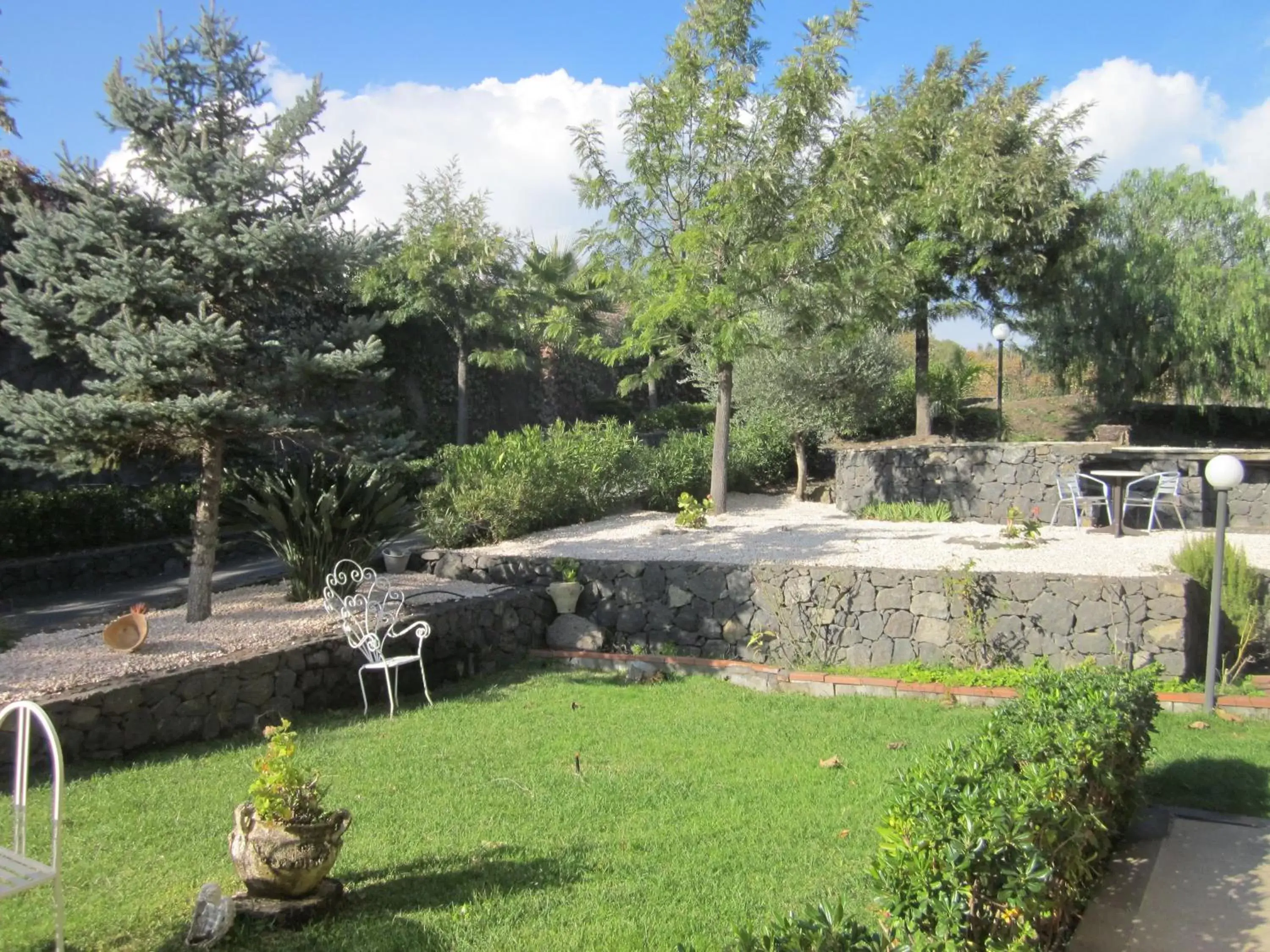 Garden in B&B BOUTIQUE DI CHARME "ETNA-RELAX-NATURA"