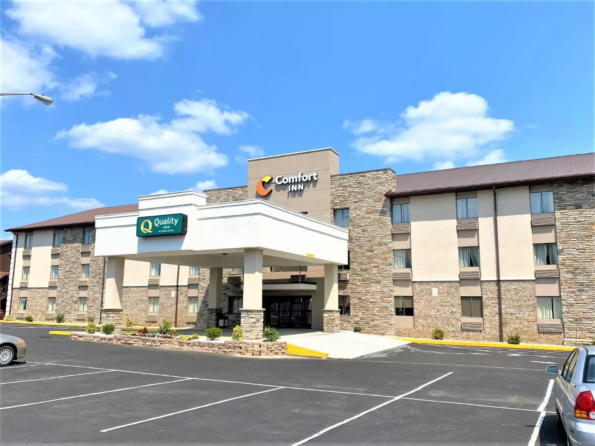 Property Building in Comfort Inn Charleston, WV