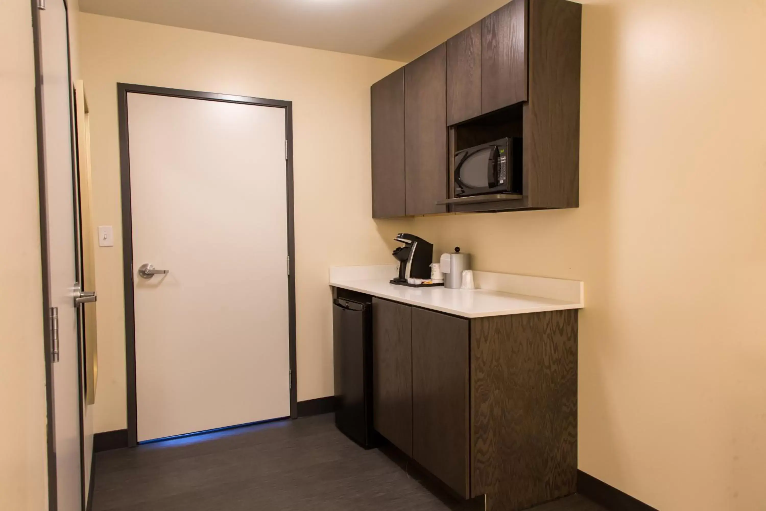 Suite - Hearing Accessible - Non-Smoking in Holiday Inn Hotel & Suites - Mount Pleasant by IHG Suite - Hearing Accessible - Non-Smoking in Holiday Inn Hotel & Suites - Mount Pleasant by IHG