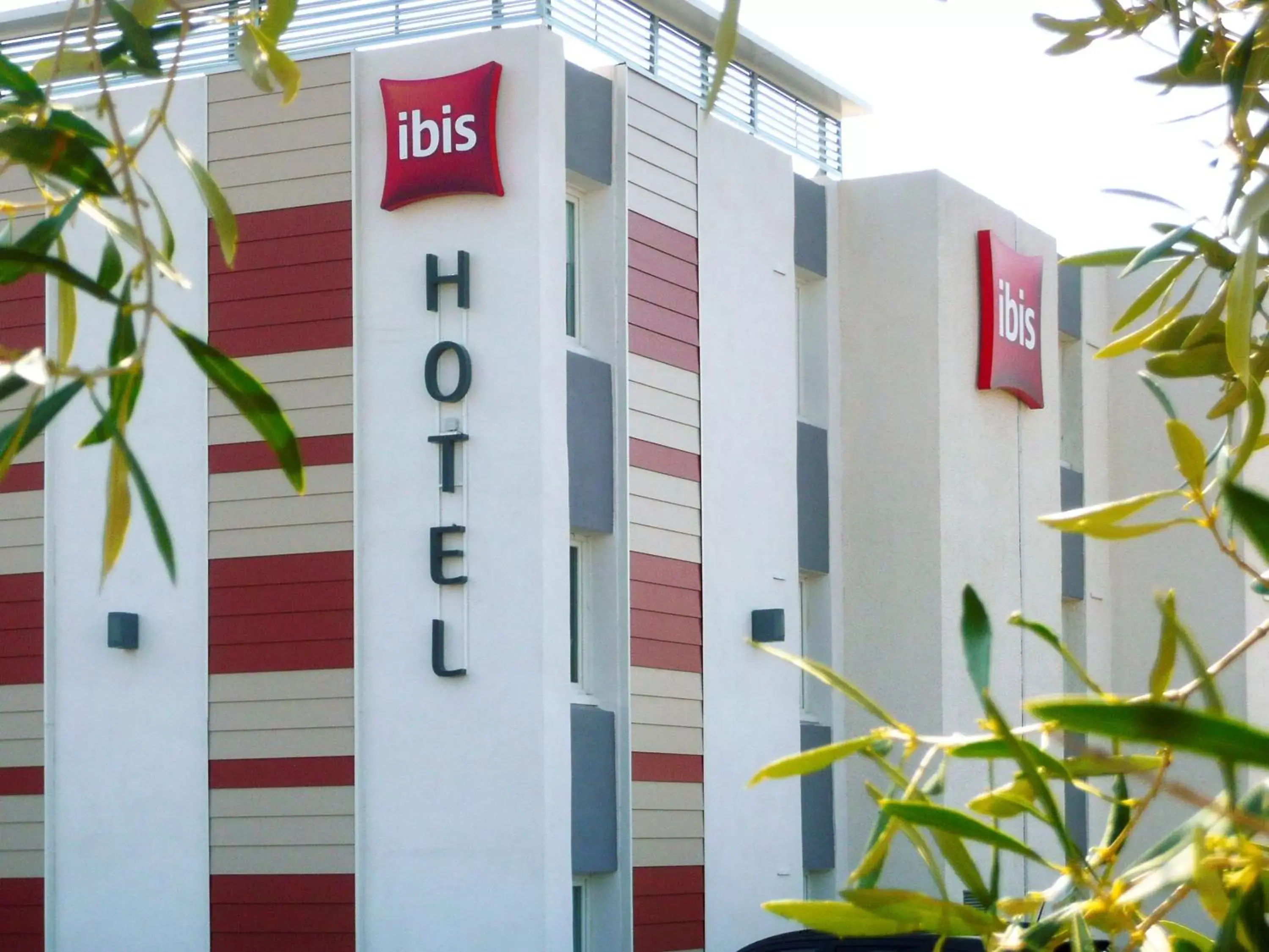 Property building in ibis Salon de Provence