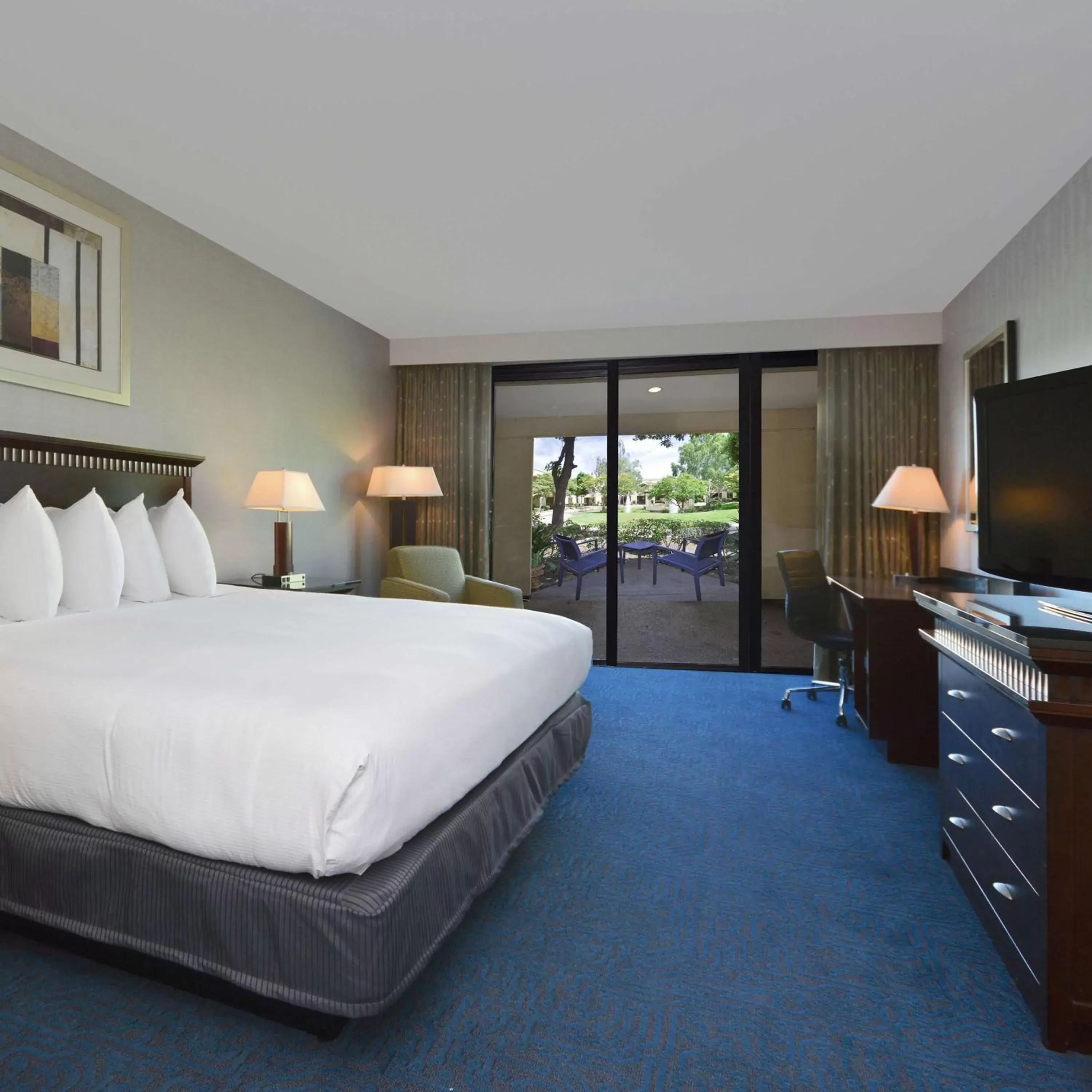 Bed in DoubleTree by Hilton Newark-Fremont