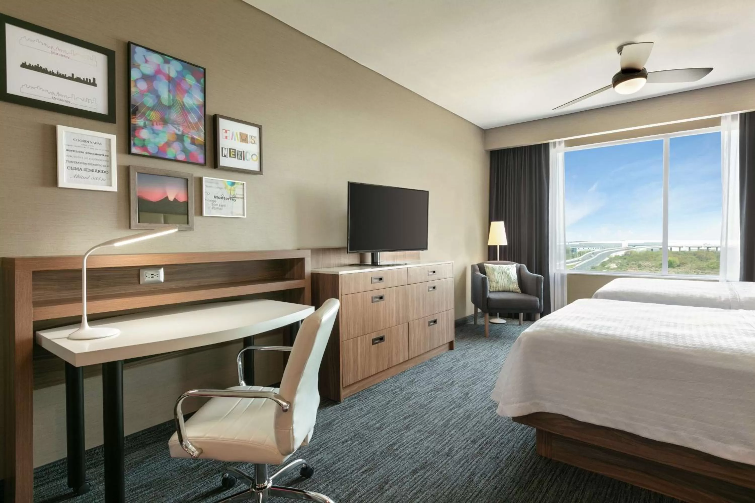 Bedroom, Bed in Homewood Suites By Hilton Monterrey Apodaca