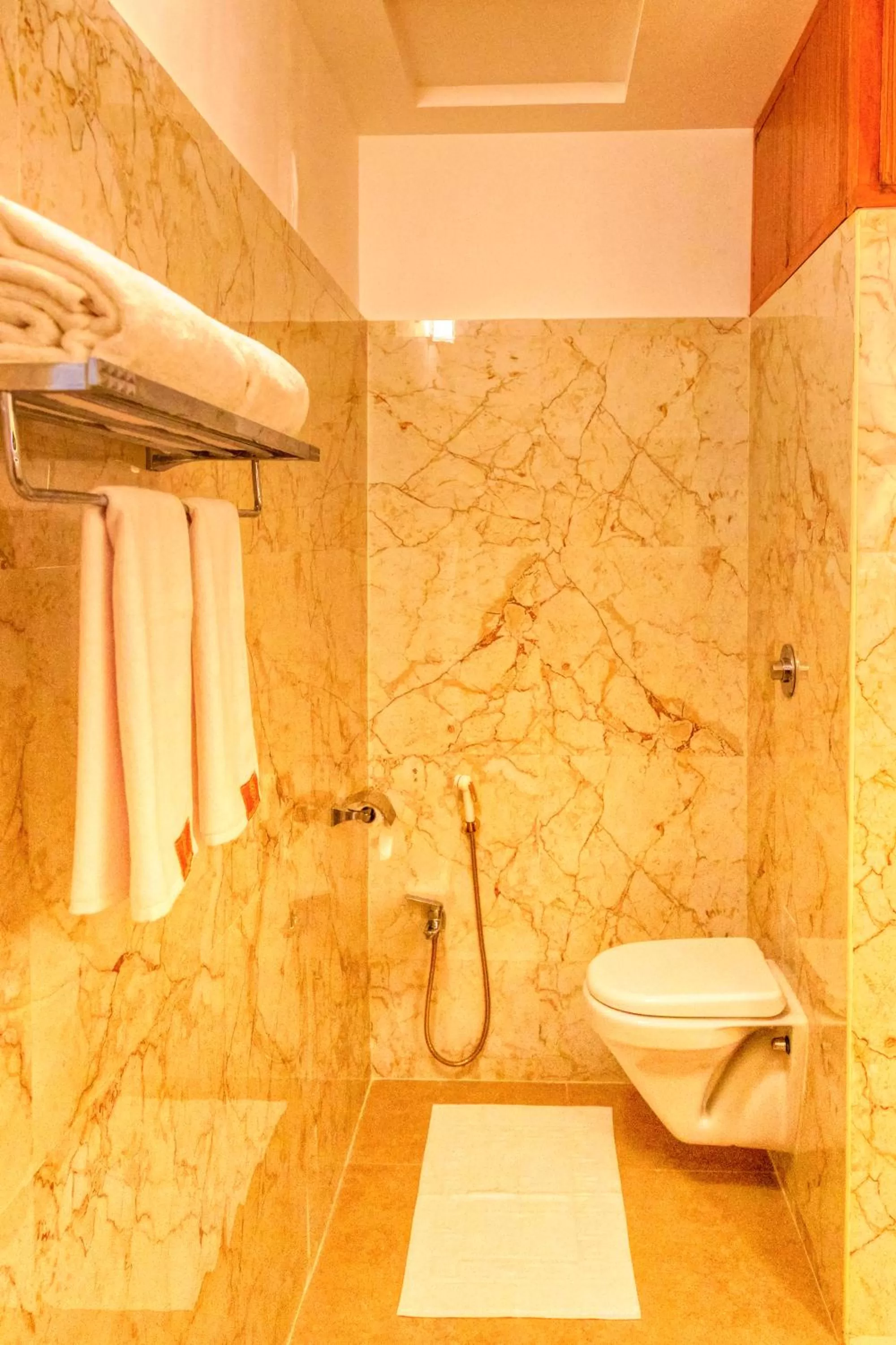 Shower in HOTEL ROYAL GRANDE