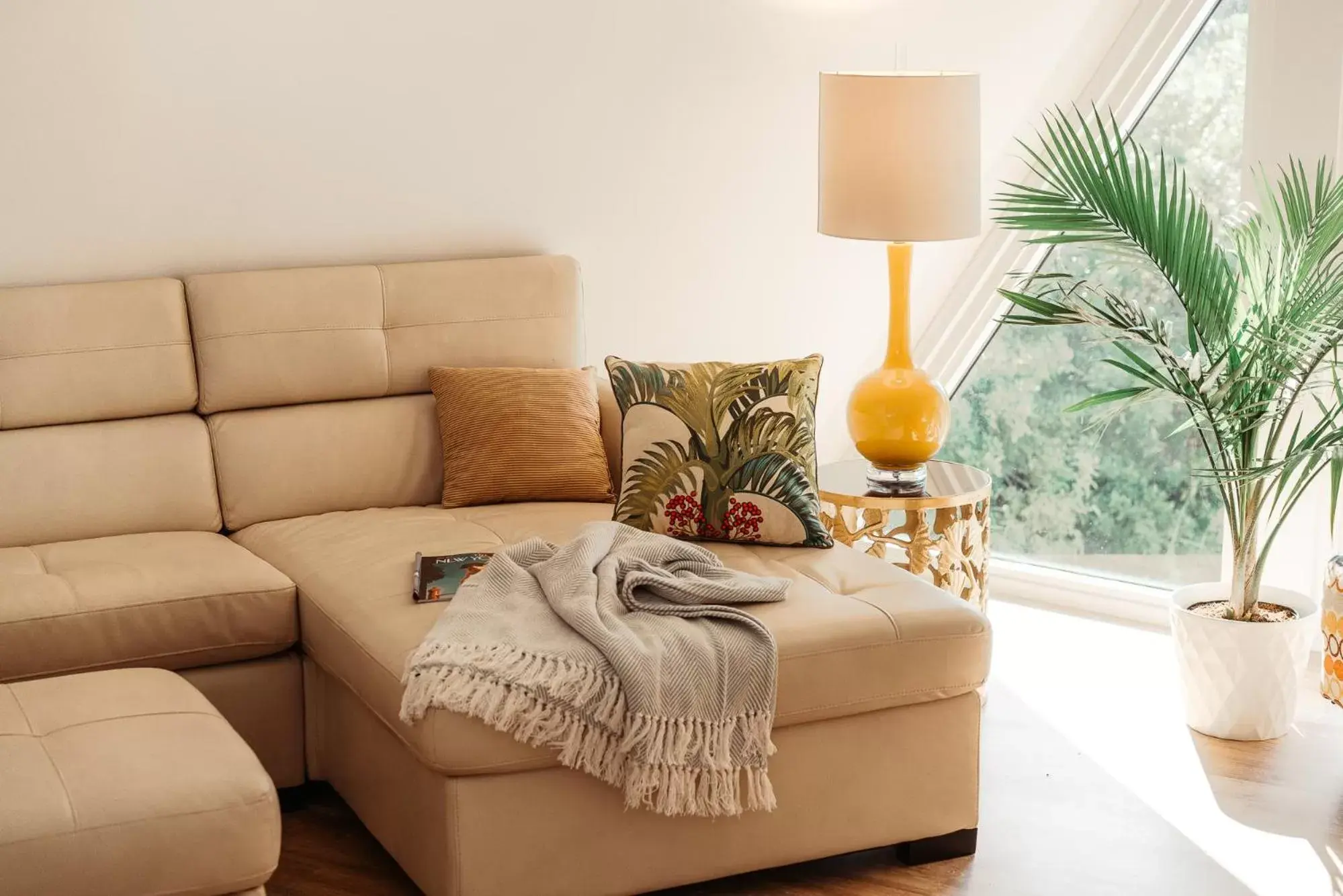 Living room, Seating Area in Pyramids in Florida