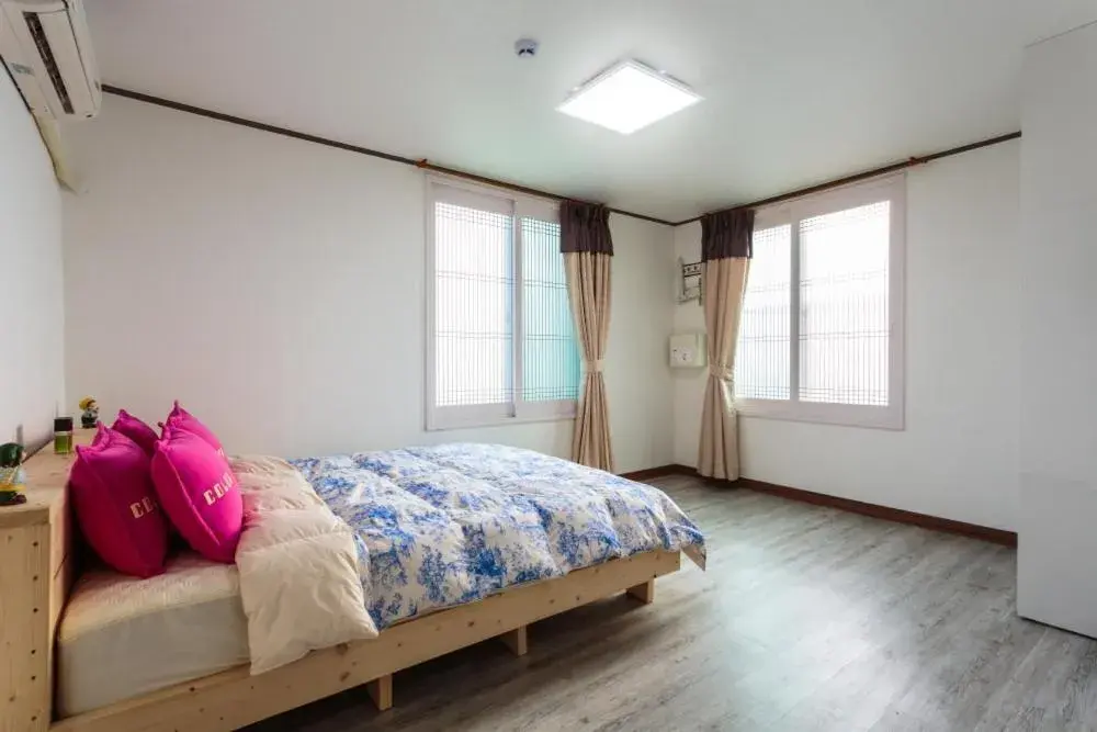 Bedroom, Bed in Jeju Wayo Pension Bedroom, Bed in Jeju Wayo Pension