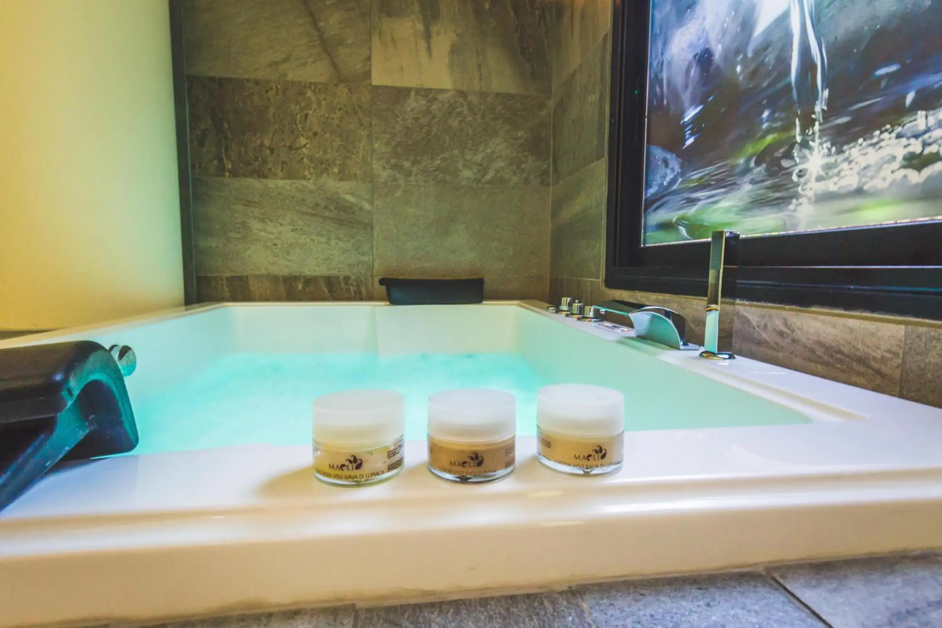 Hot Tub, Bathroom in Hotel Mamiani & Kì-Spa Urbino