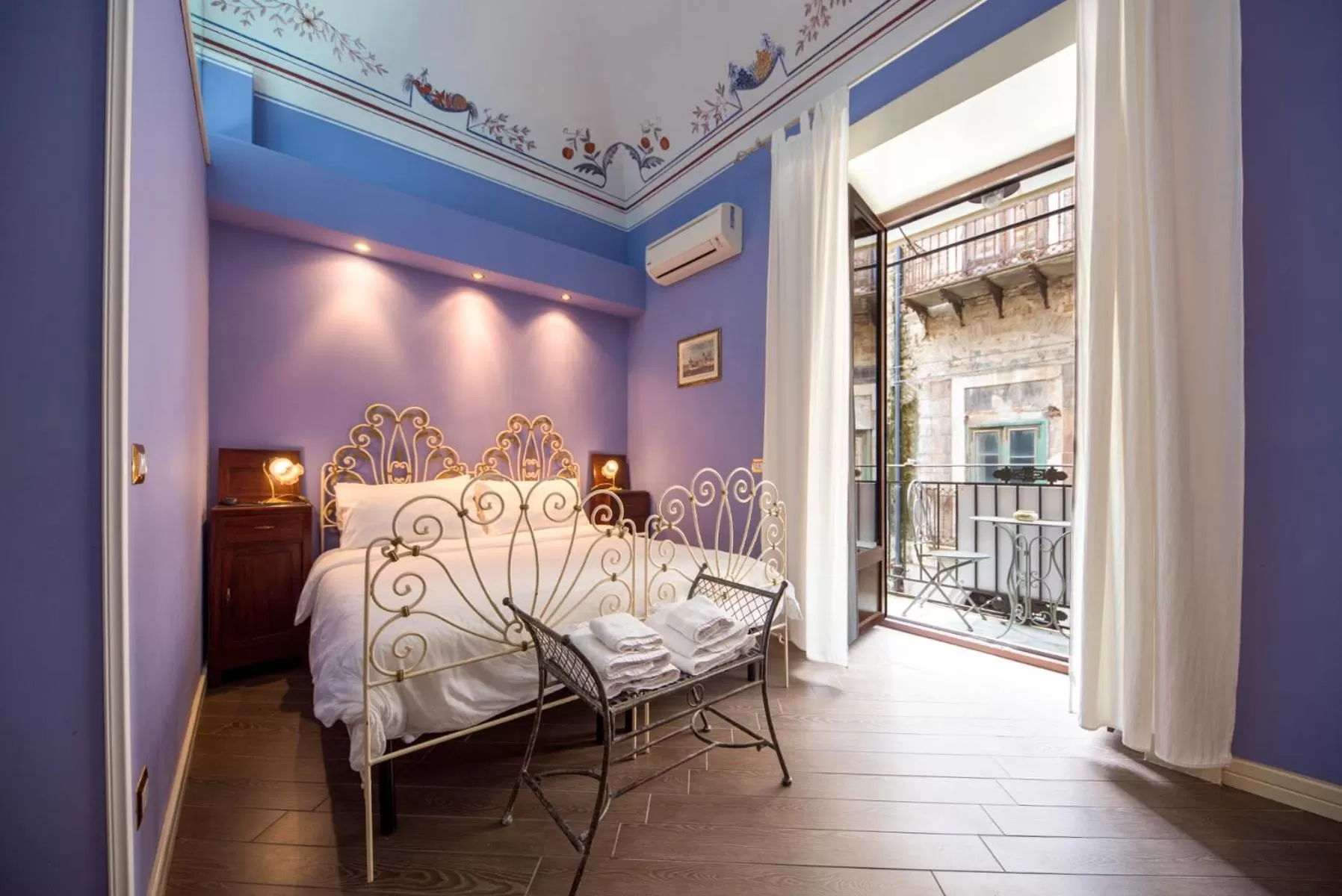 Bedroom, Bed in THE PALACE B&B and Apartments