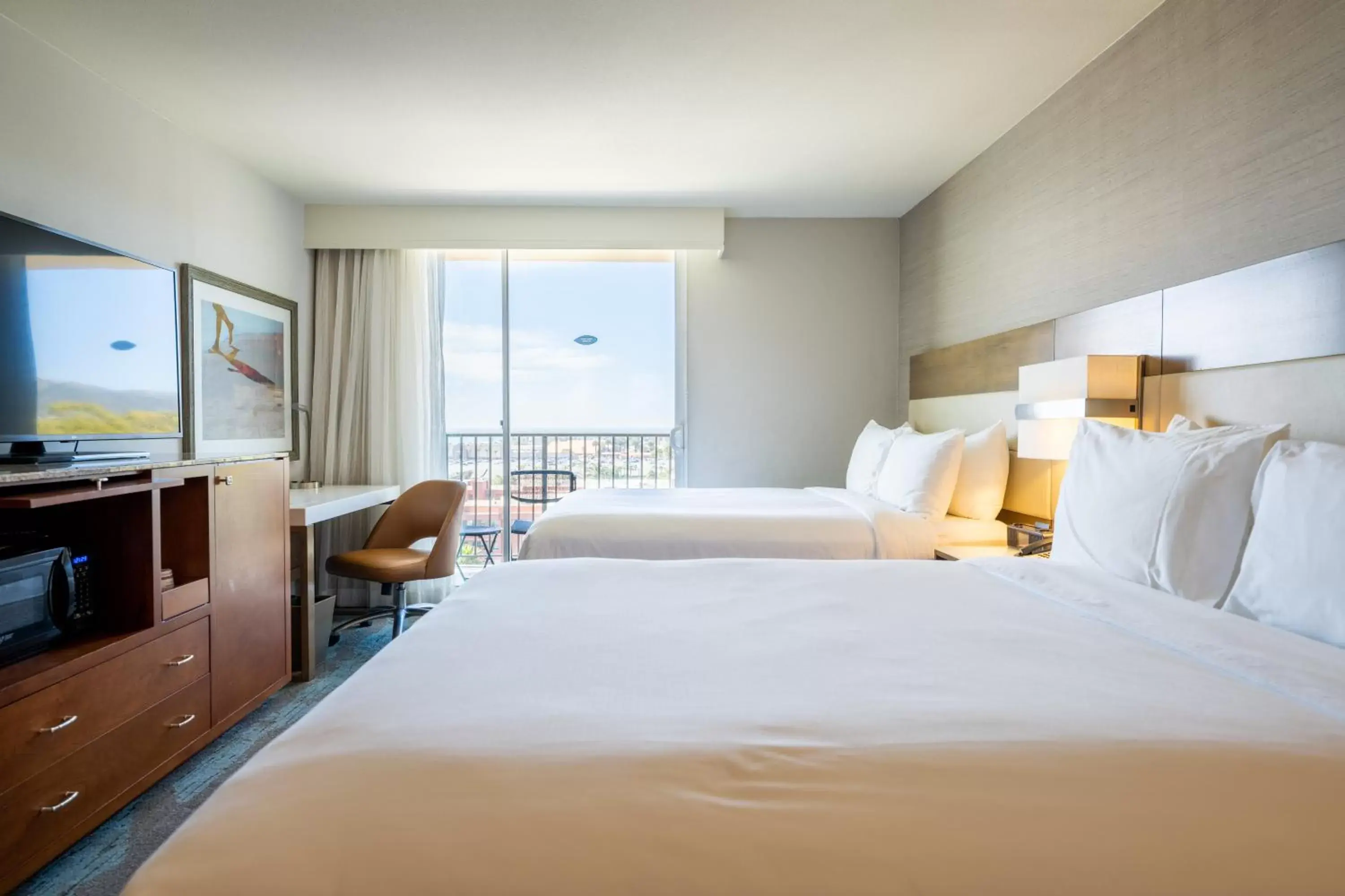 Standard Room with Two Queen Beds in Crowne Plaza Ventura Beach by IHG Standard Room with Two Queen Beds in Crowne Plaza Ventura Beach by IHG