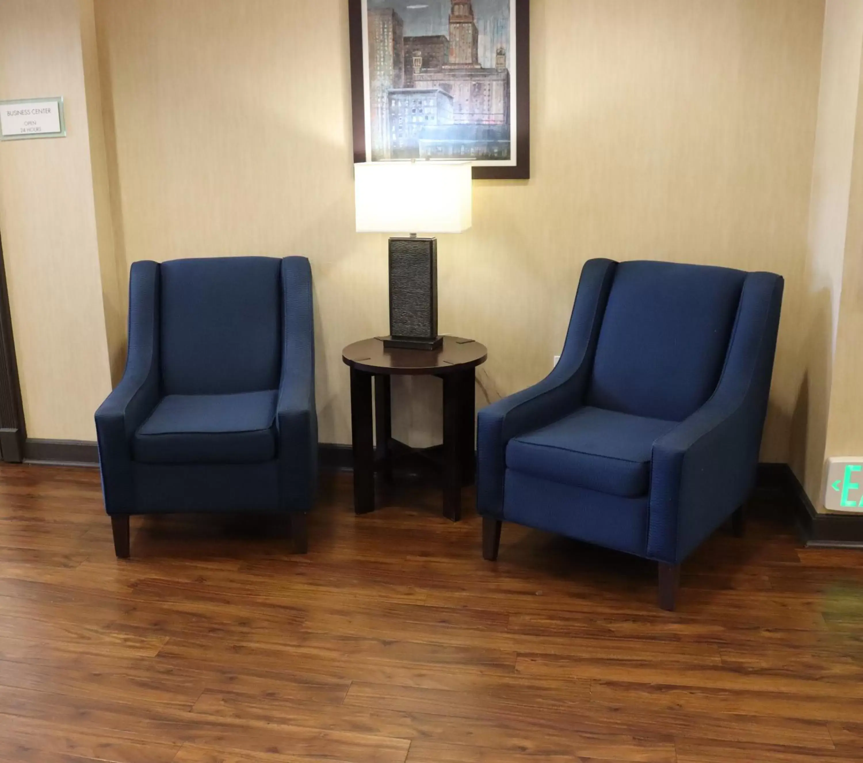 Seating Area in Comfort Suites DFW Airport