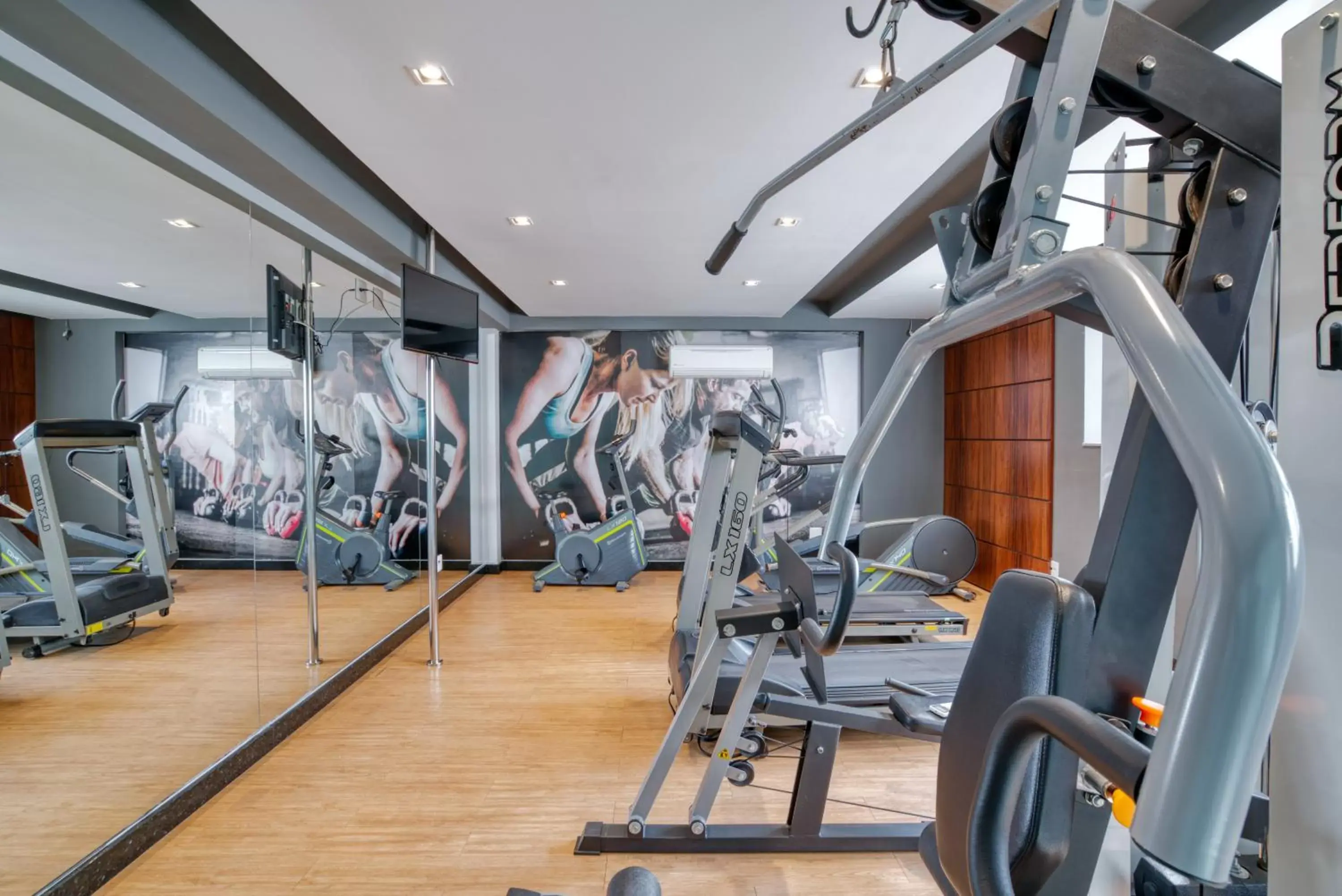 People, Fitness Center/Facilities in Viale Tower Hotel