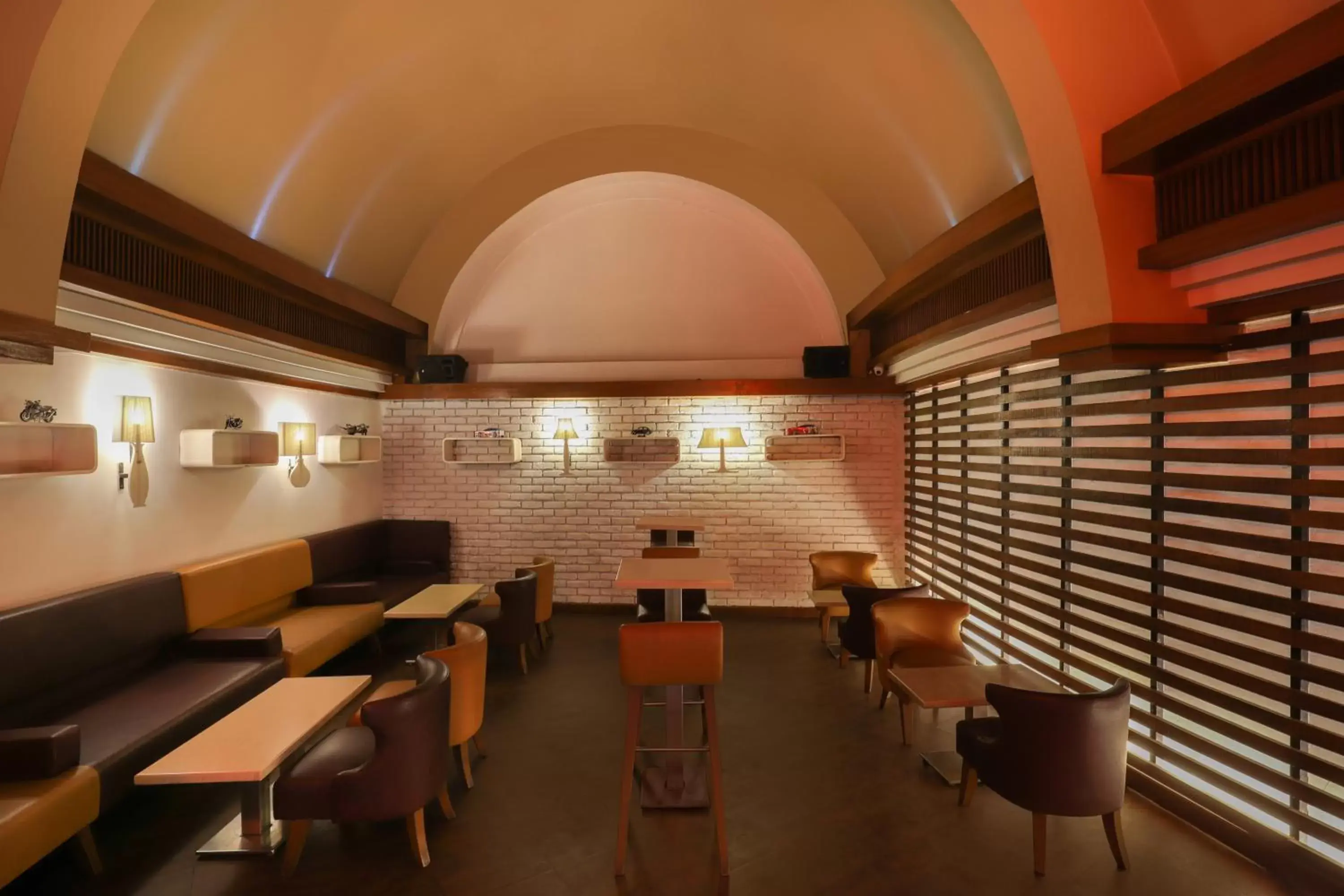 Lounge or bar in Lemon Tree Hotel, Aurangabad Lounge or bar in Lemon Tree Hotel, Aurangabad