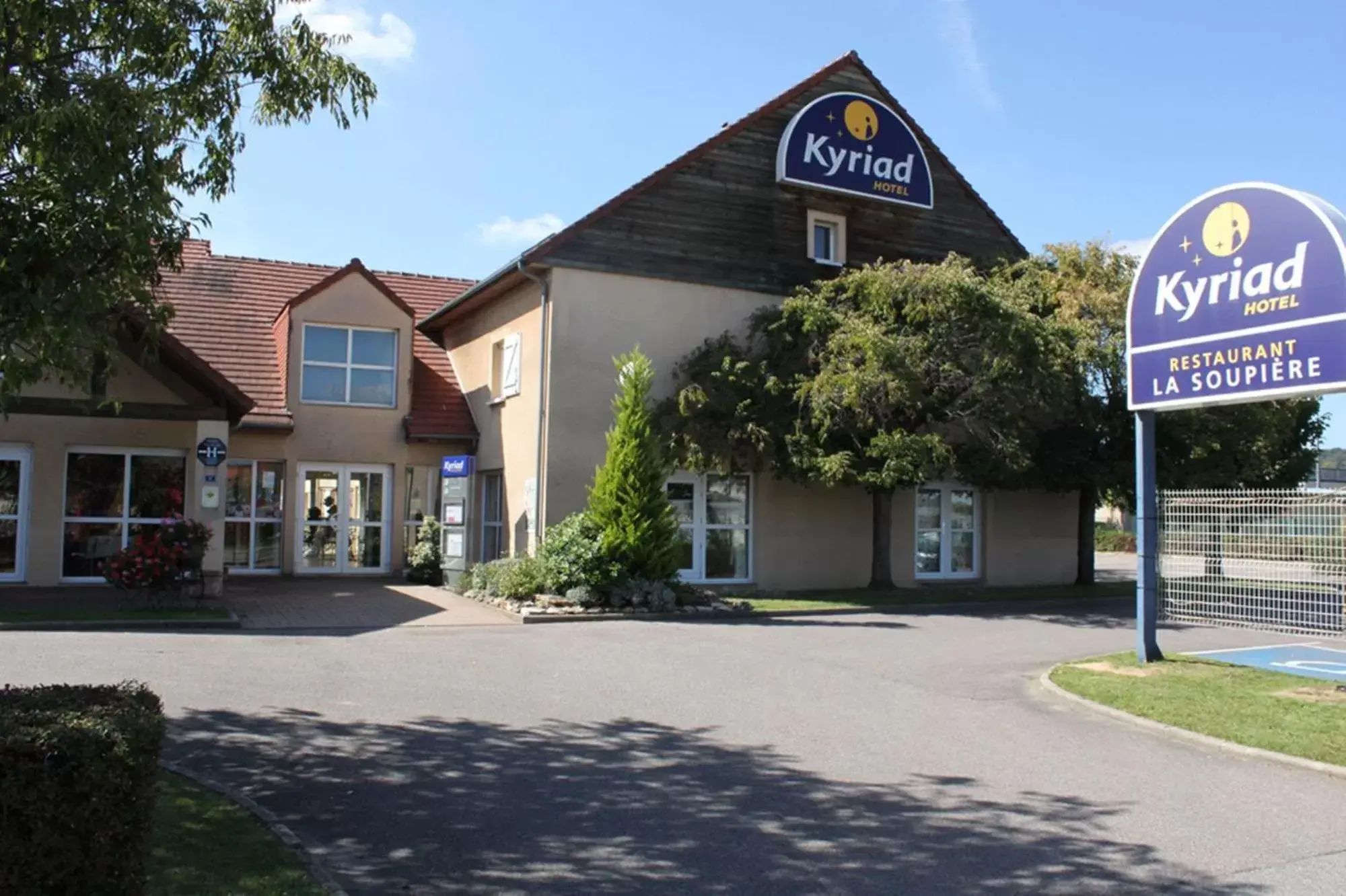 Property Building in Hôtel Kyriad Vernon / Saint Marcel