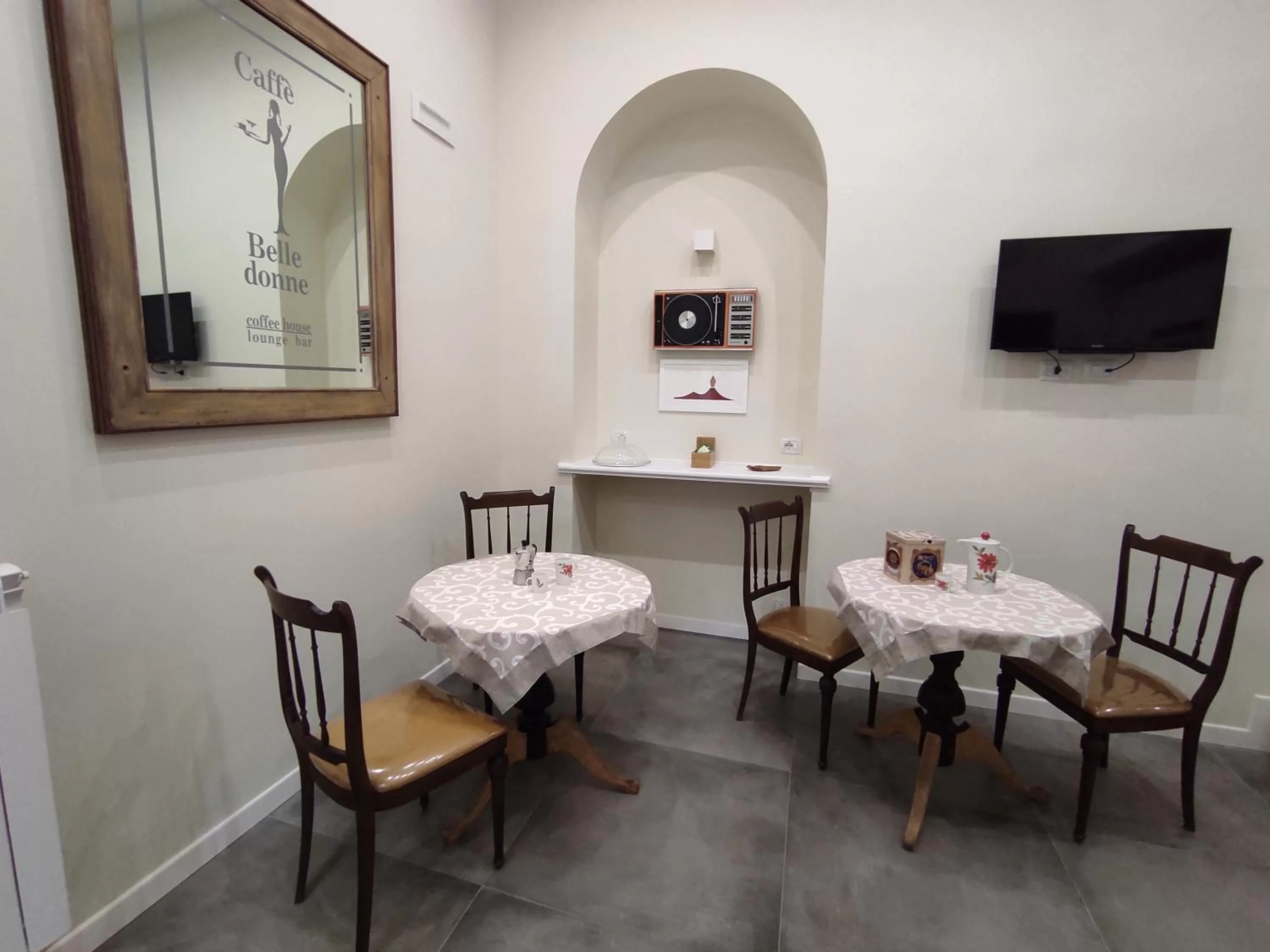 Seating area, Dining Area in A I R NaCasaBella Napoli