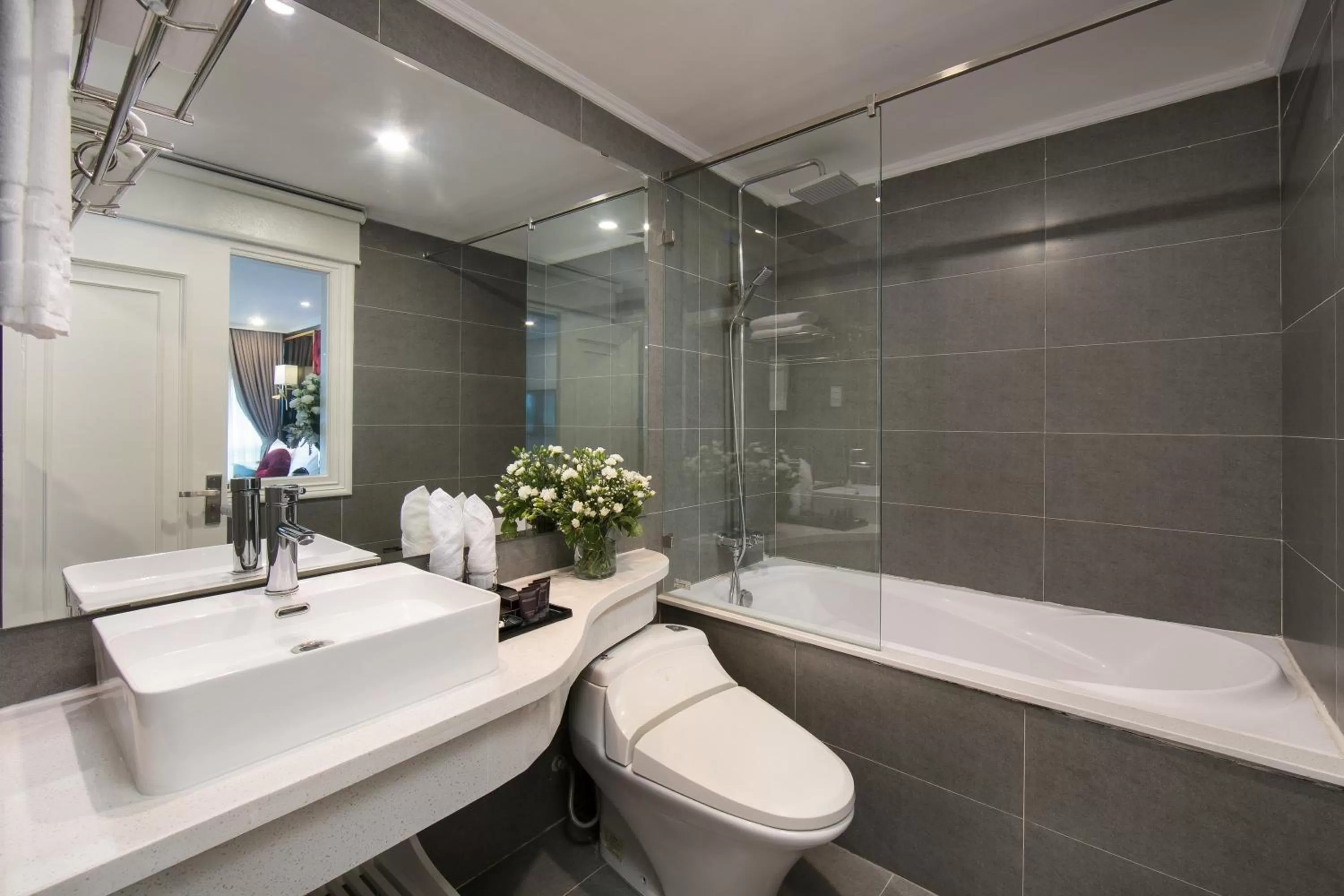 Bathroom in Flora Centre Hotel & Spa