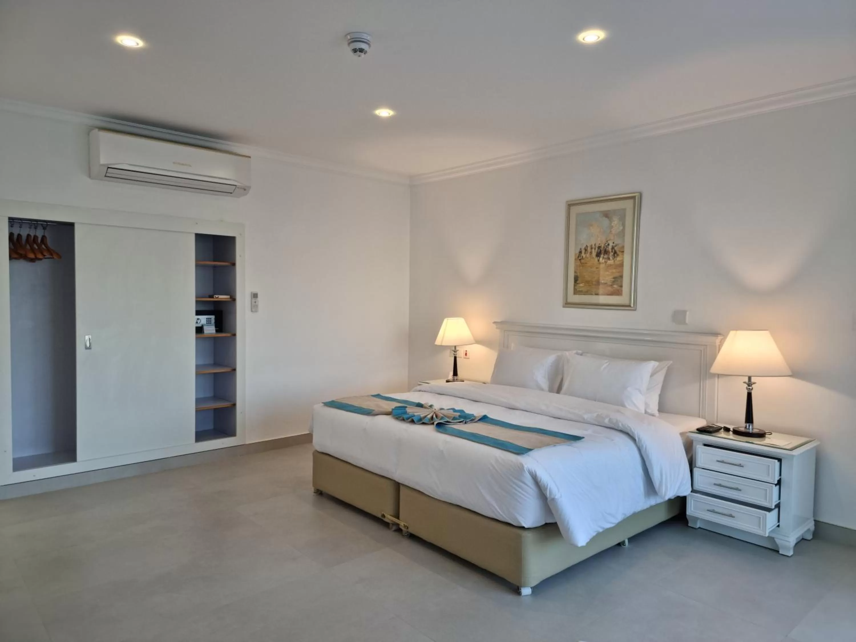 Photo of the whole room, Bed in Holiday Beach Resort