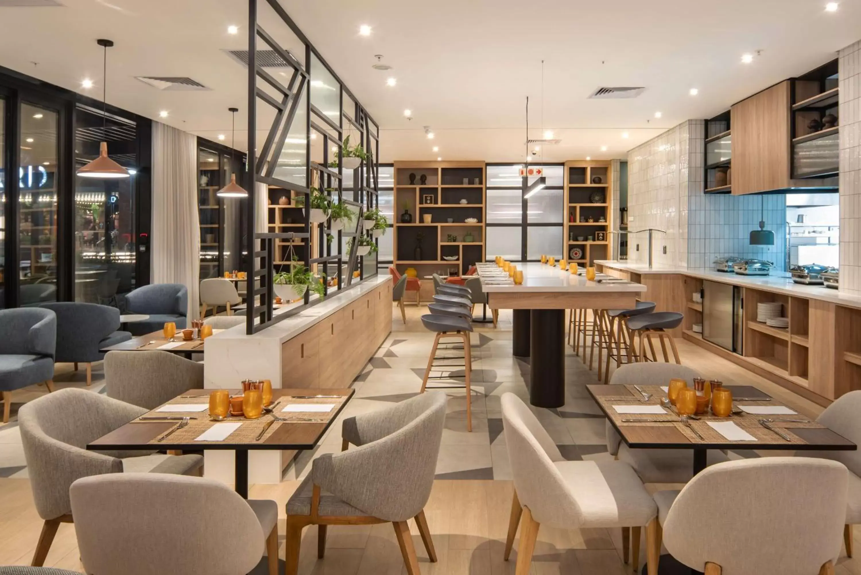 Restaurant/places to eat, Lounge/Bar in Hilton Garden Inn Umhlanga Arch