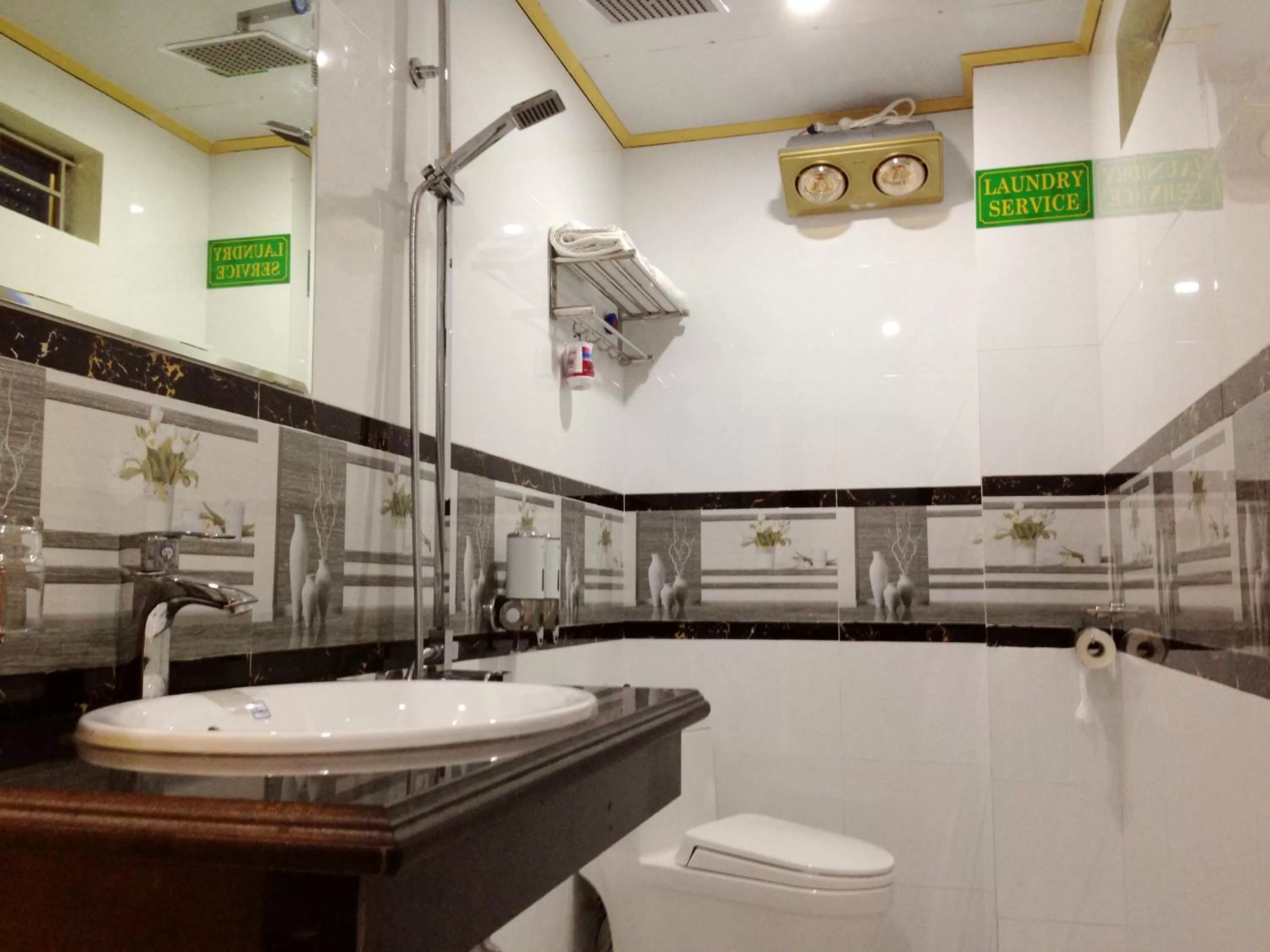 Shower in Ninh Binh Central Hotel