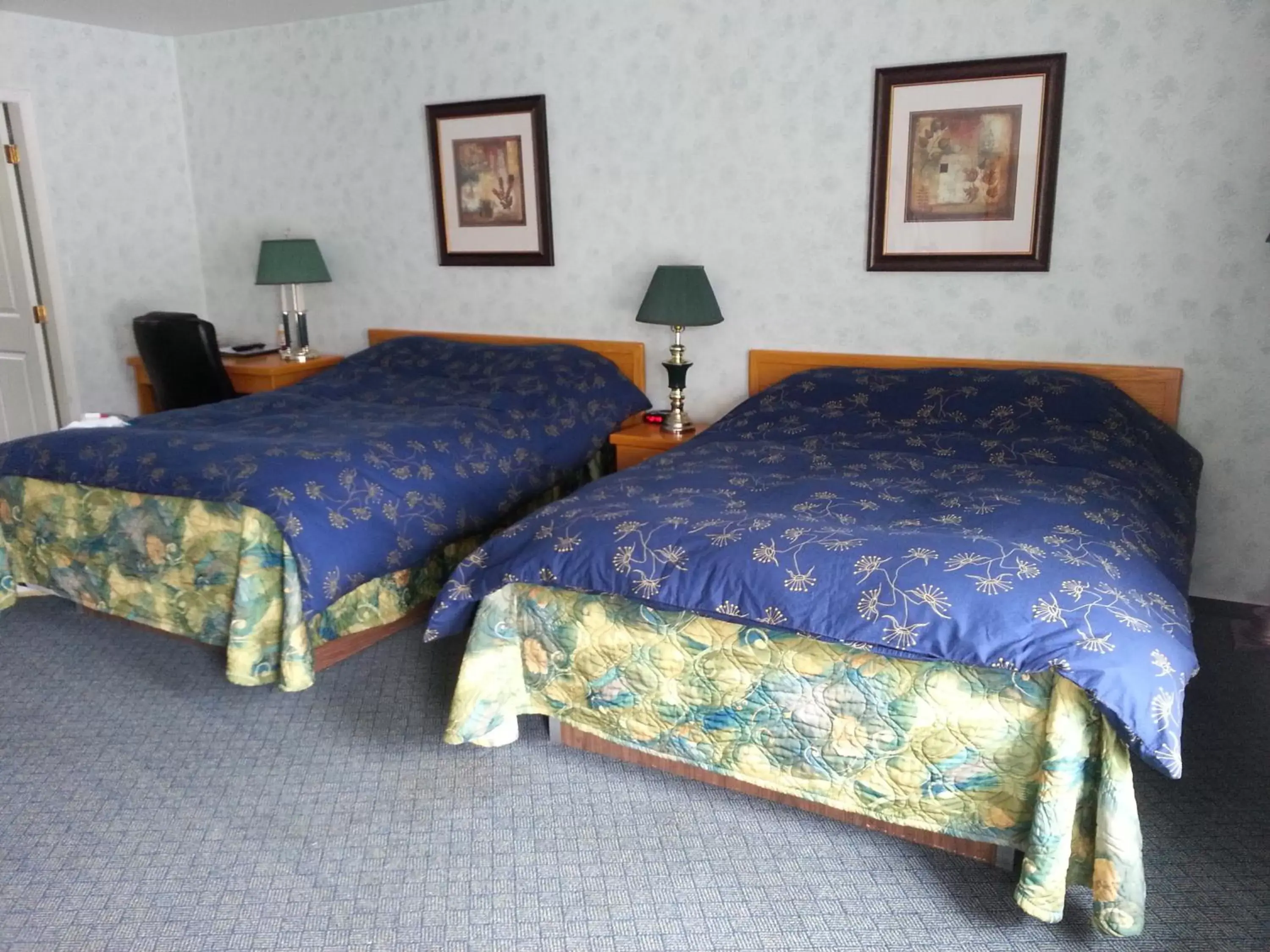 Photo of the whole room, Bed in Heritage Inn