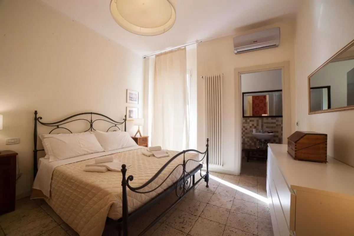 Bedroom, Bed in Hotel Spring