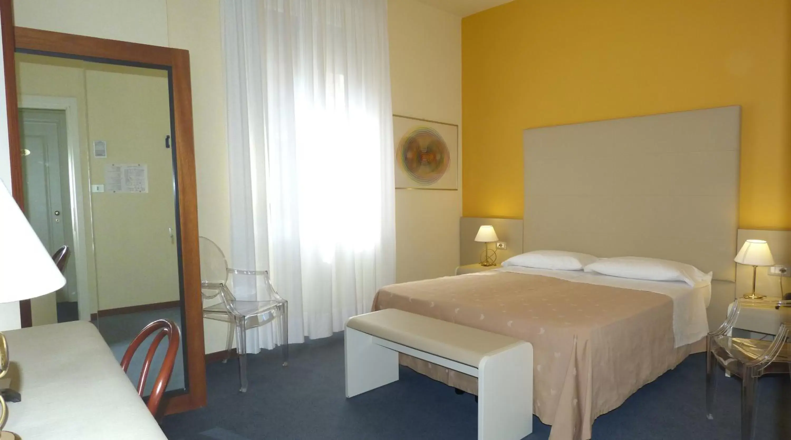 Photo of the whole room, Bed in Hotel Centrale Byron Photo of the whole room, Bed in Hotel Centrale Byron