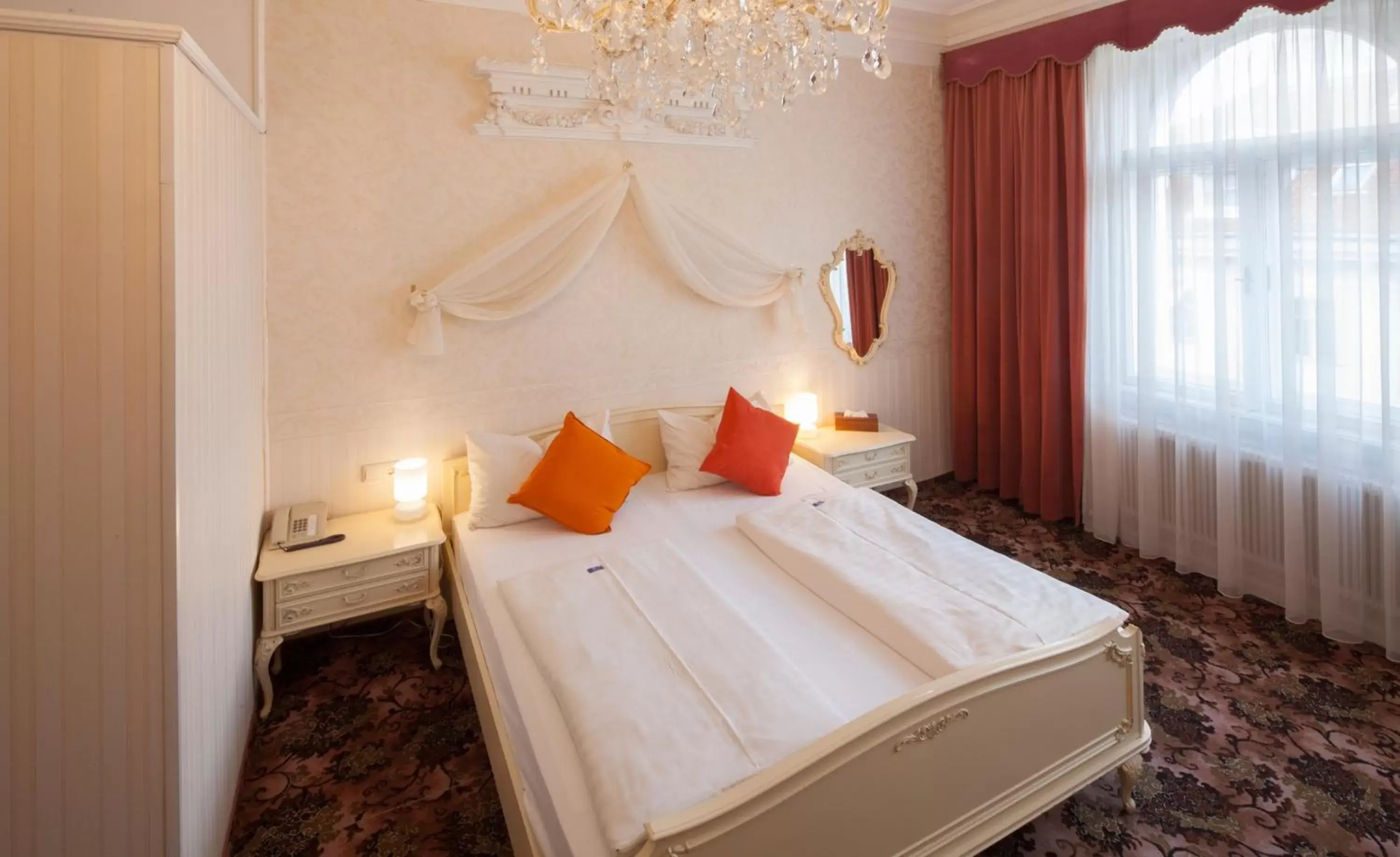 Photo of the whole room, Bed in Aviano Boutiquehotel