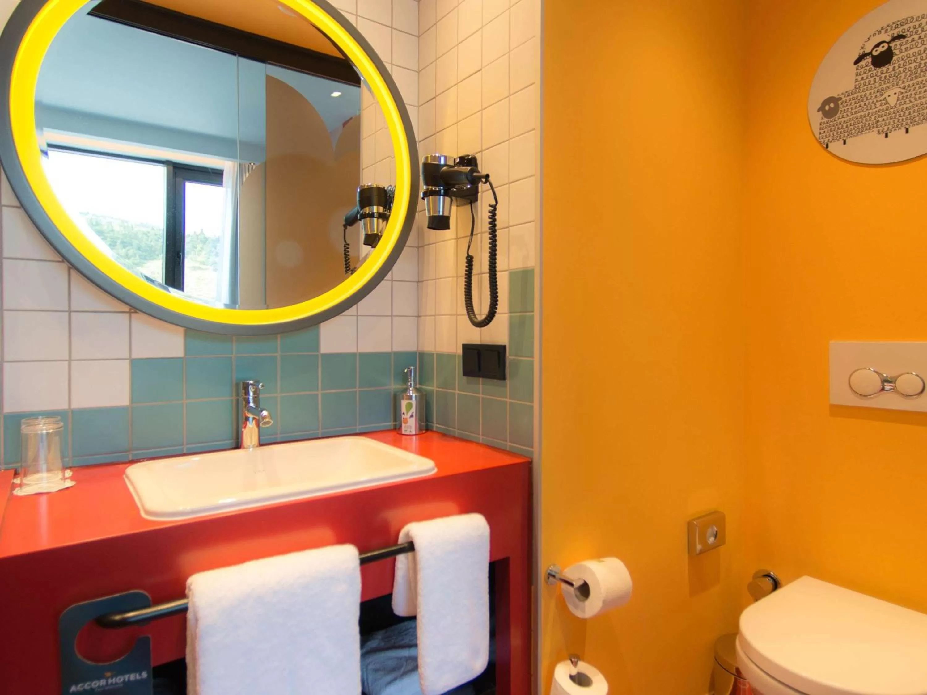 Photo of the whole room in ibis Styles Tbilisi Center