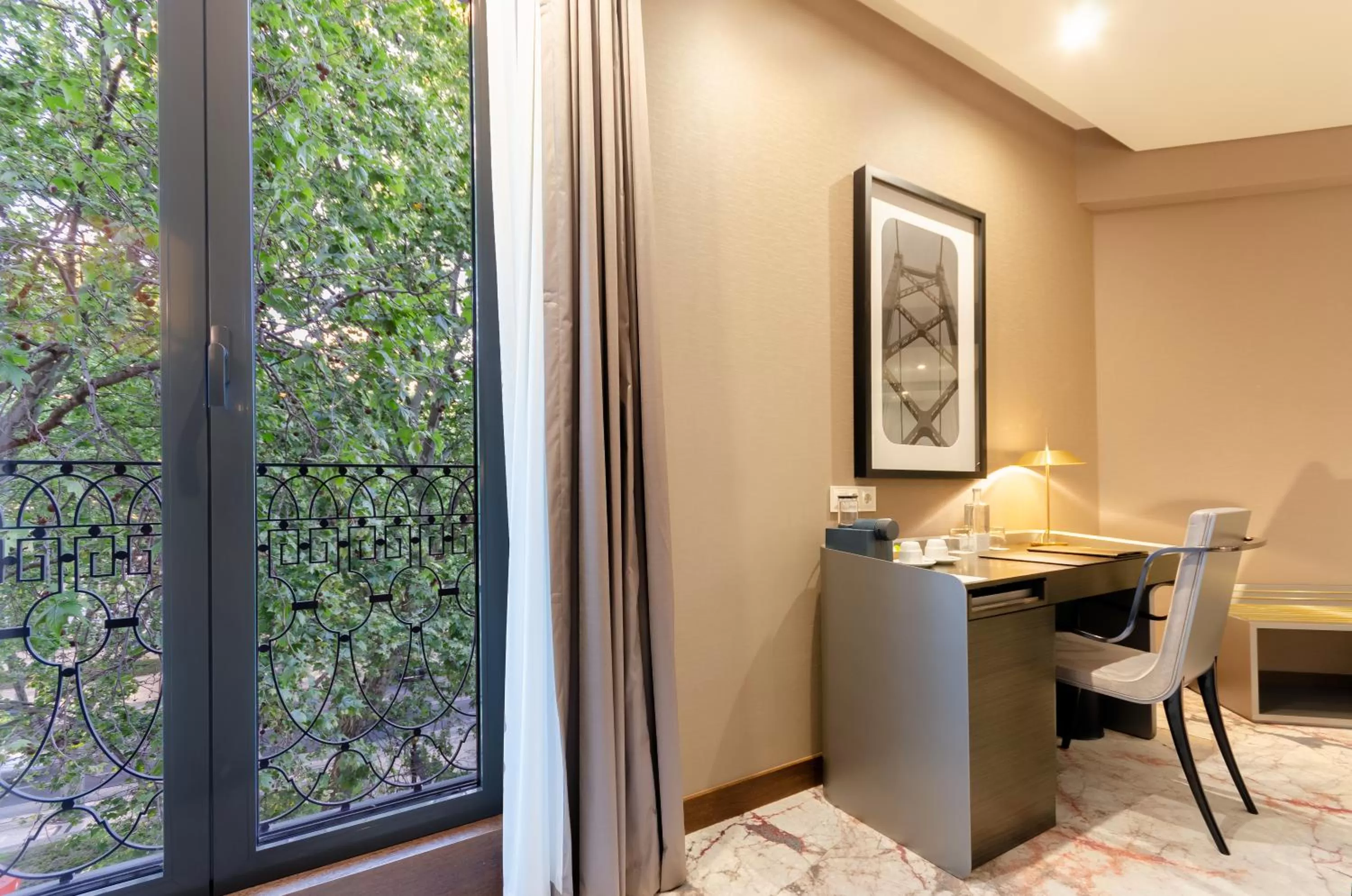 Seating area in TURIM Boulevard Hotel