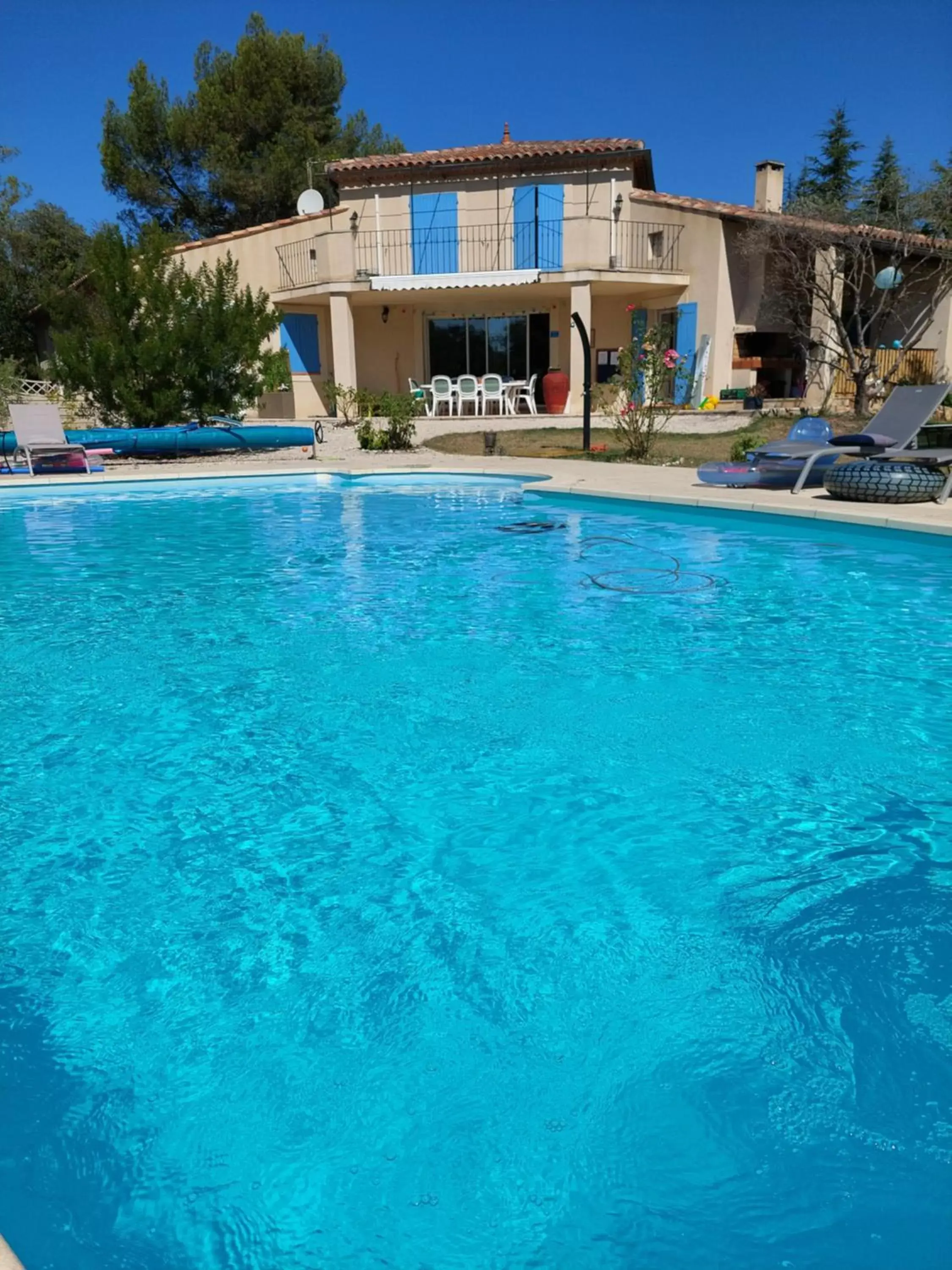 Property building, Swimming Pool in Maison d'Hôtes & Spa La Chêneraie-Provence Ventoux