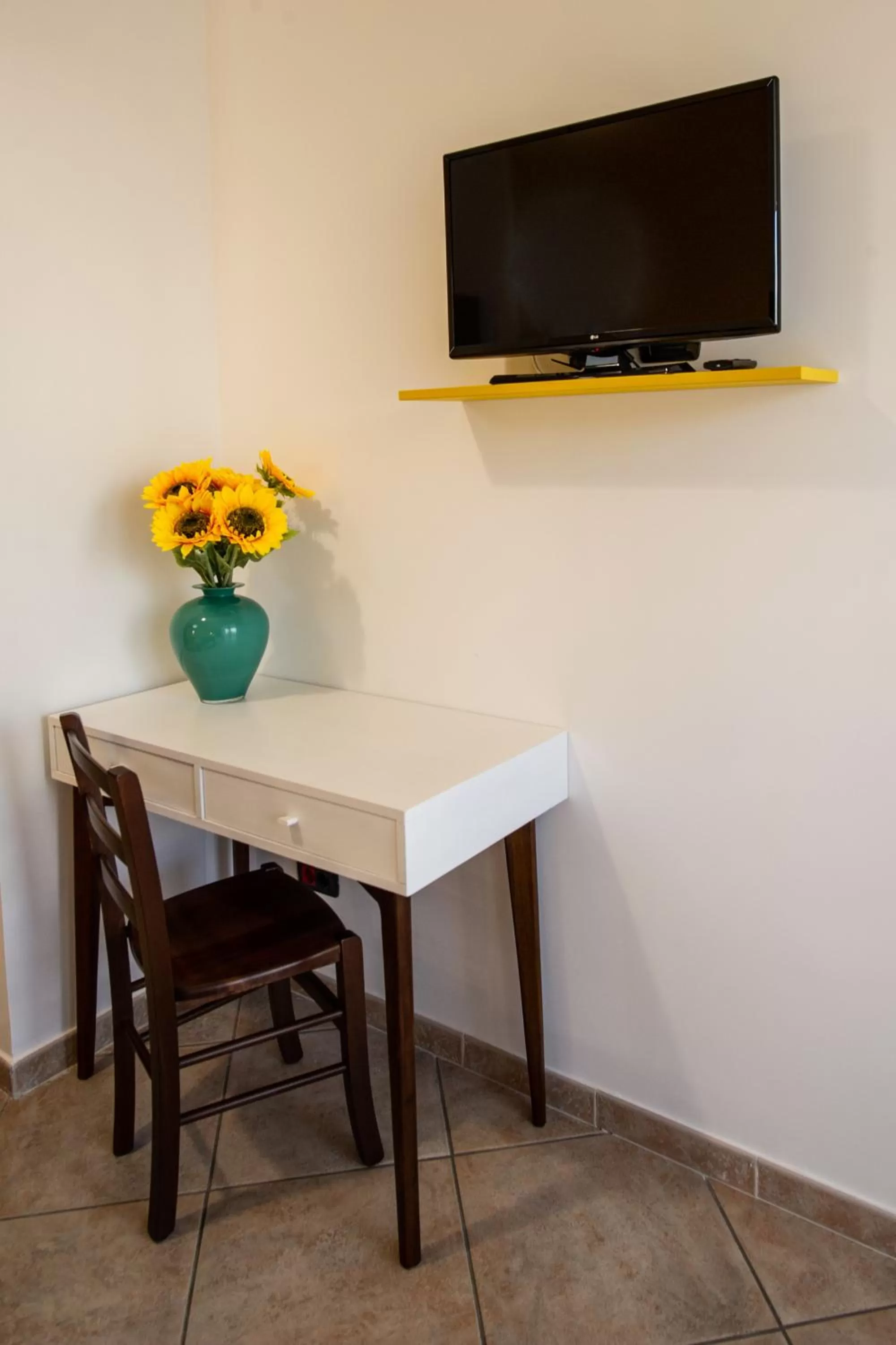 Photo of the whole room in Ohana Bed and Breakfast